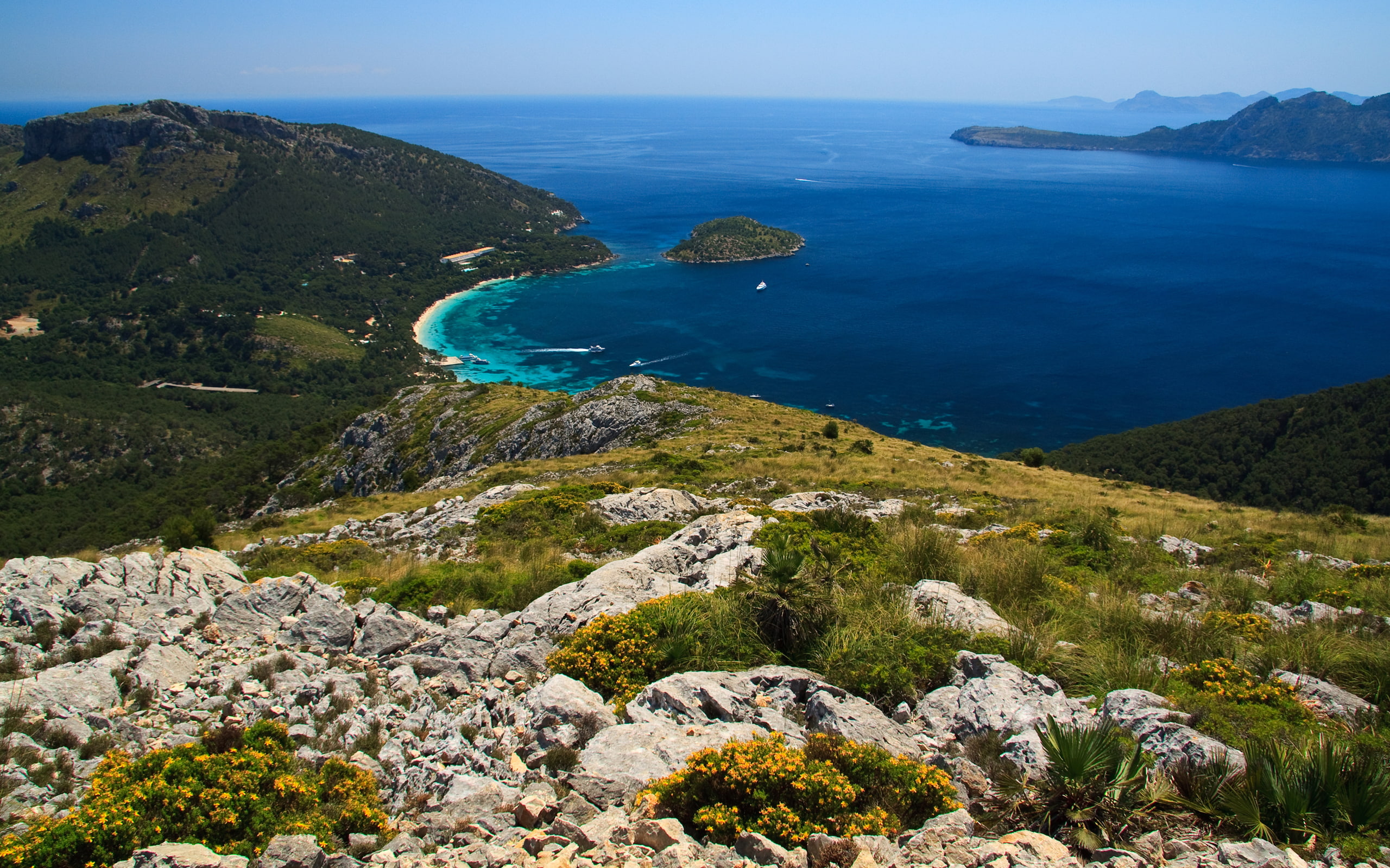 formentor, rock - object, rocky coastline, water, green, no people, blue, seascape, 2K, sea, cala, outdoors, tranquility, sky, rock, environment, beauty in nature, HD Wallpaper