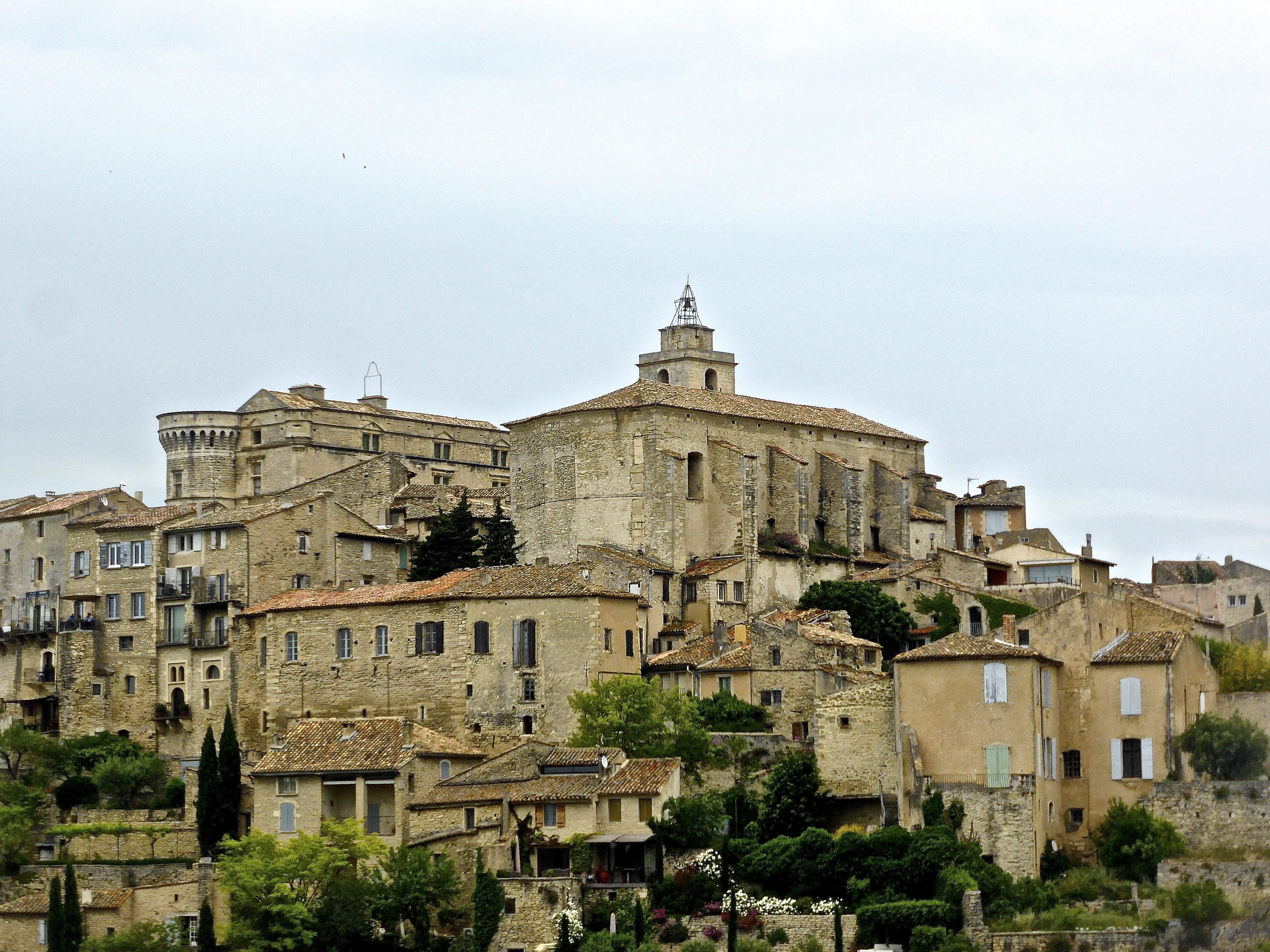 medieval, incidental people, nature, mountain, hilltop, outdoors, sky, town, historical, old, residential district, city, picturesque, gordes, tree, historic, HD Wallpaper