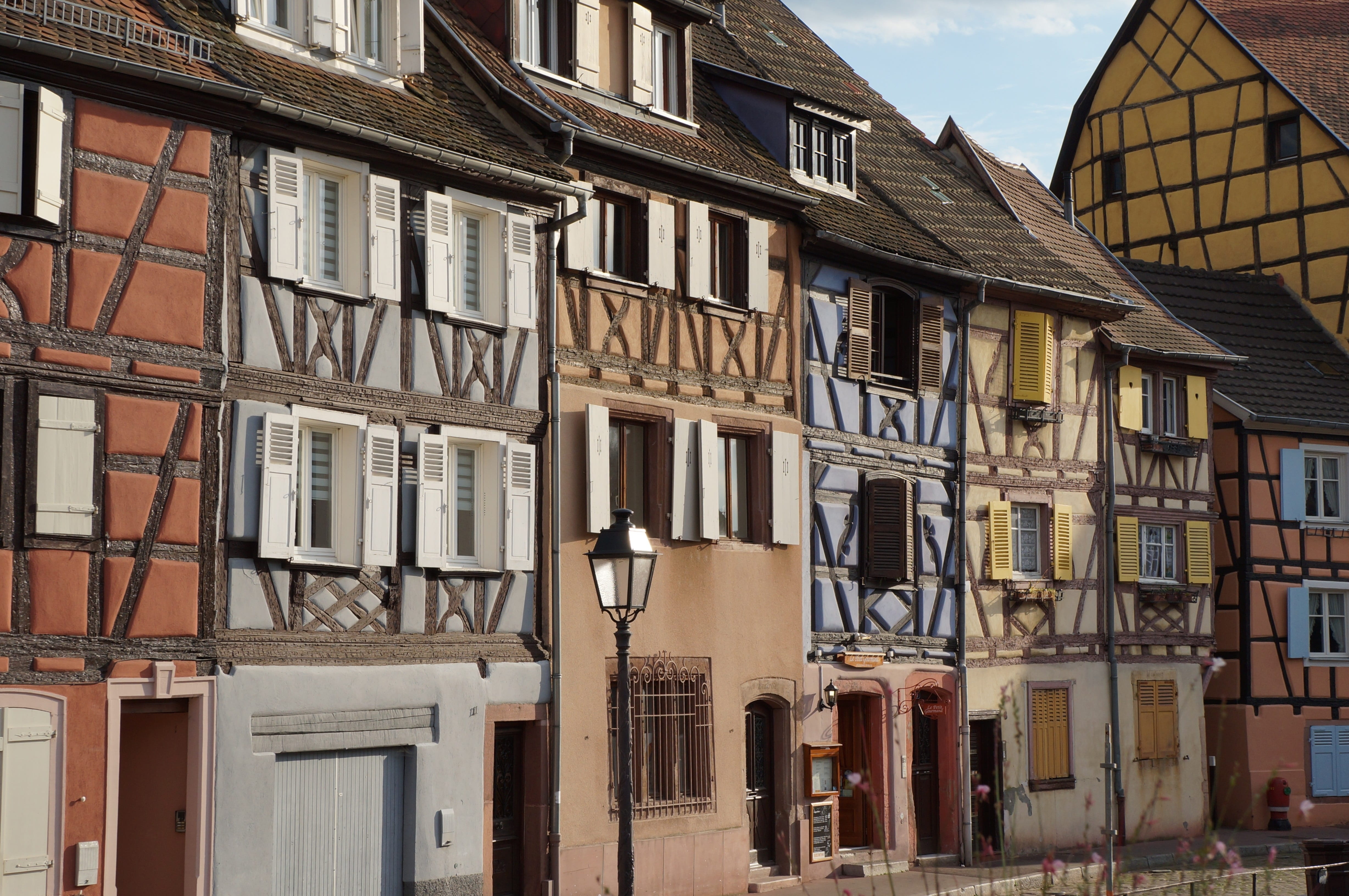history, 4K, day, colorful, outdoors, street, colmar, repetition, row house, apartment, built structure, sunlight, town, no people, house, home, window, HD Wallpaper