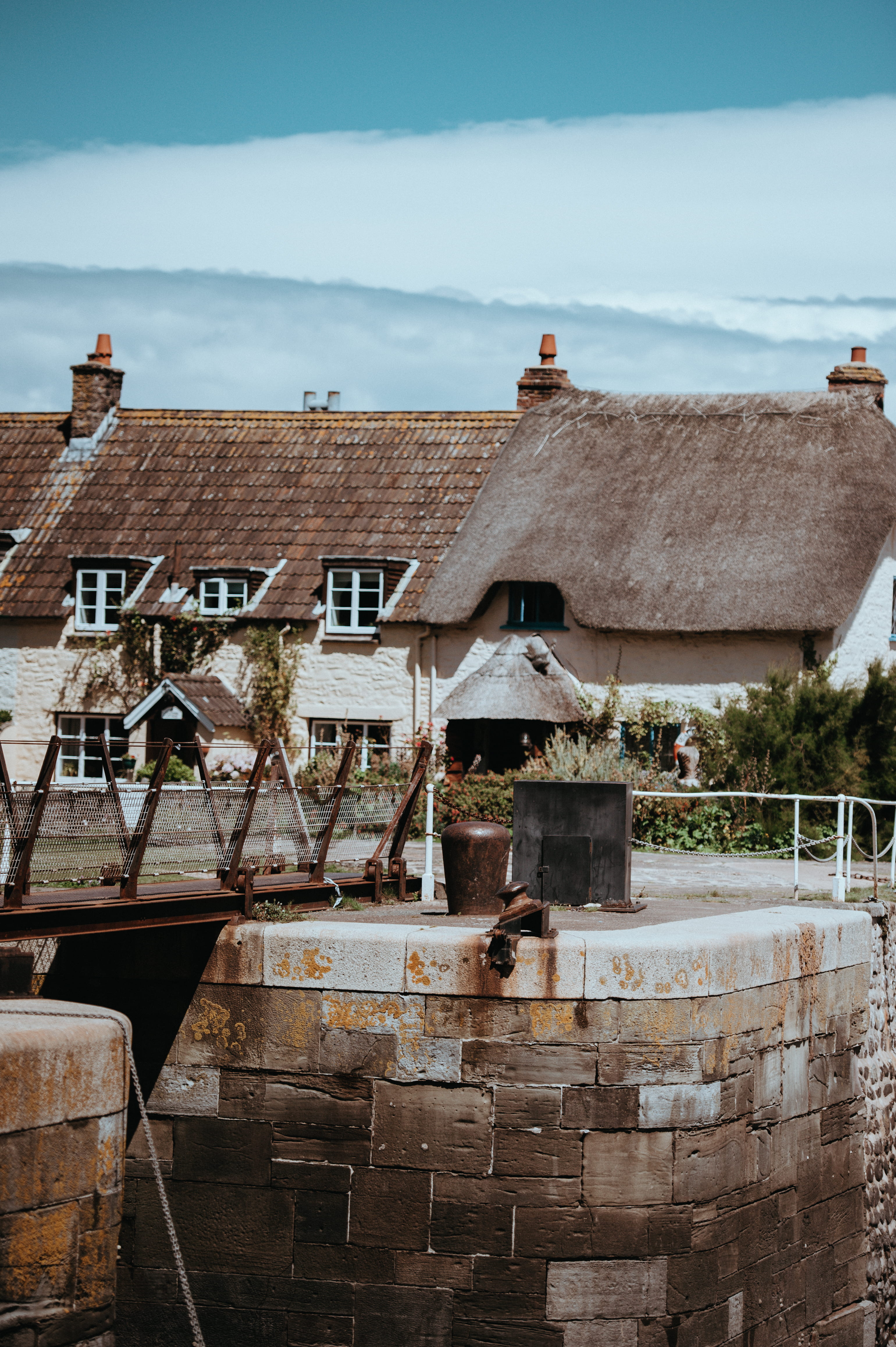 sunlight, house, tree, cloud, blue, weir, plant, land, outdoors, day, thatched roof, residential district, sky, architecture, nature, building, united, Phone HD Wallpaper