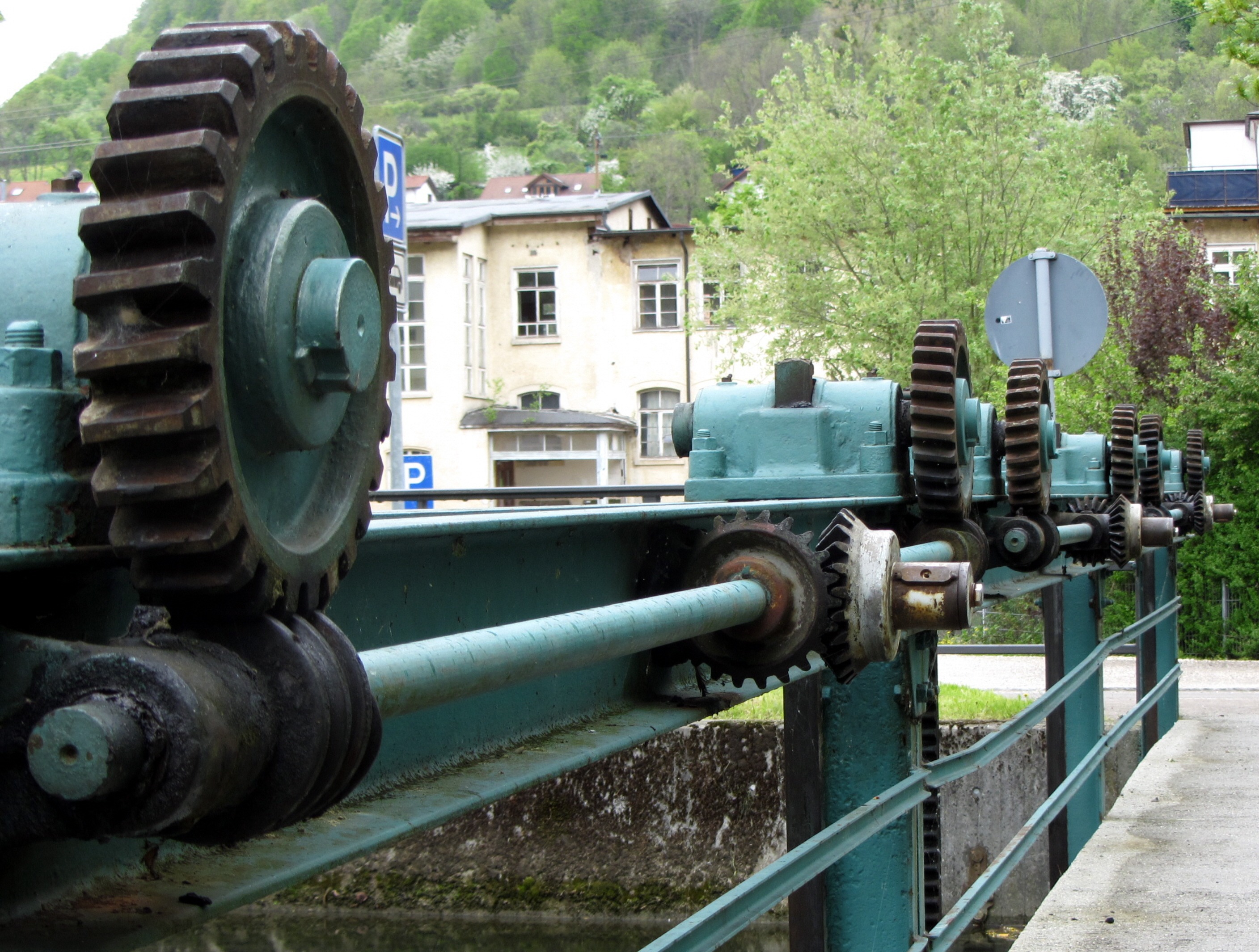 nature, outdoors, gears, no people, 2K, military, metal, old, machinery, mode of transportation, wheel, architecture, train, transportation, weir, built structure, HD Wallpaper