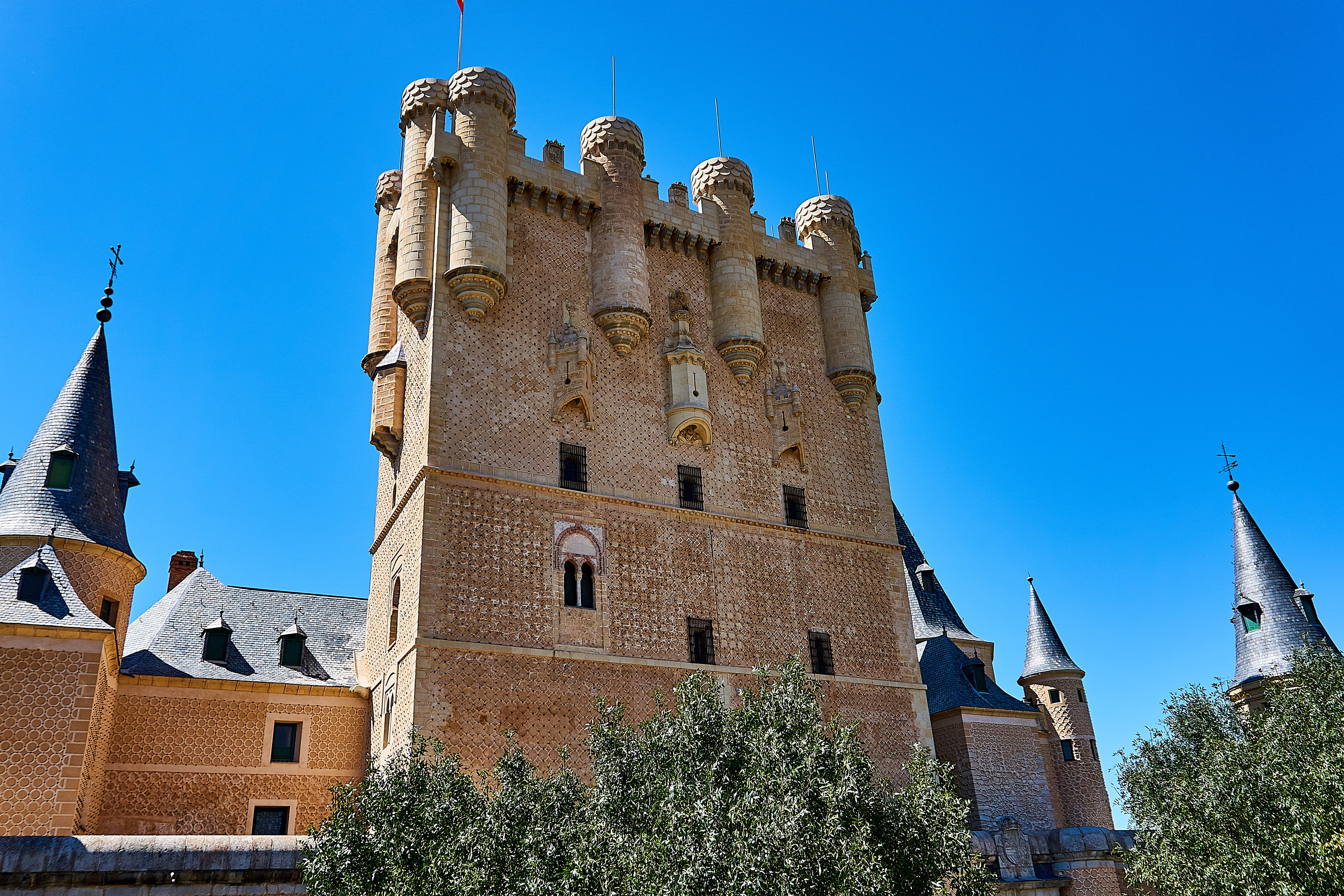 spirituality, the past, castle, architecture, low angle view, belief, segovia, blue, clear sky, sky, religion, place of worship, world heritage, building, HD Wallpaper
