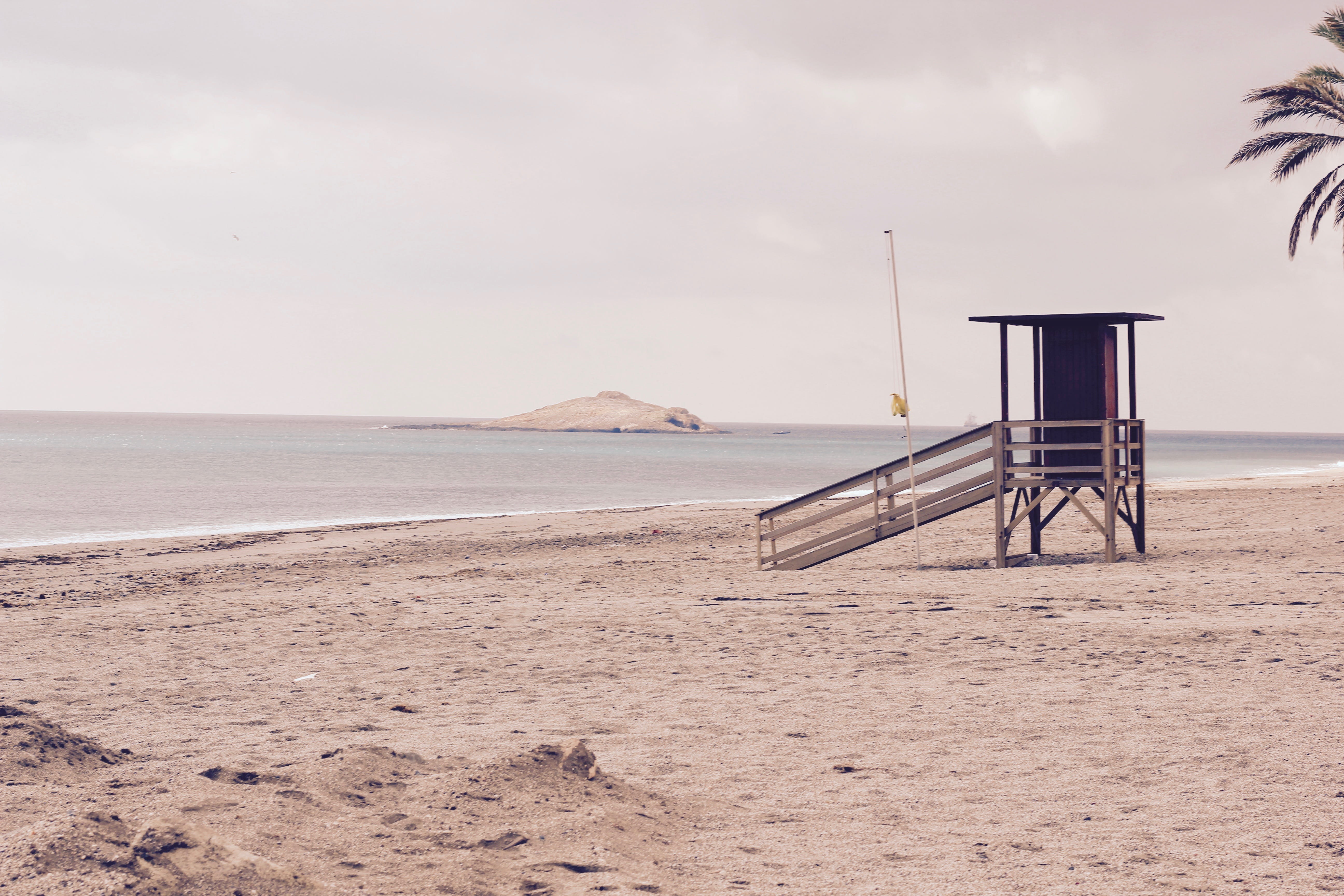 seashore, leisure, beach, ocean, horizon, architecture, seascape, man made structure, shore, cloud - sky, scenics - nature, safety, lifeguard hut, lifeguard tower, HD Wallpaper