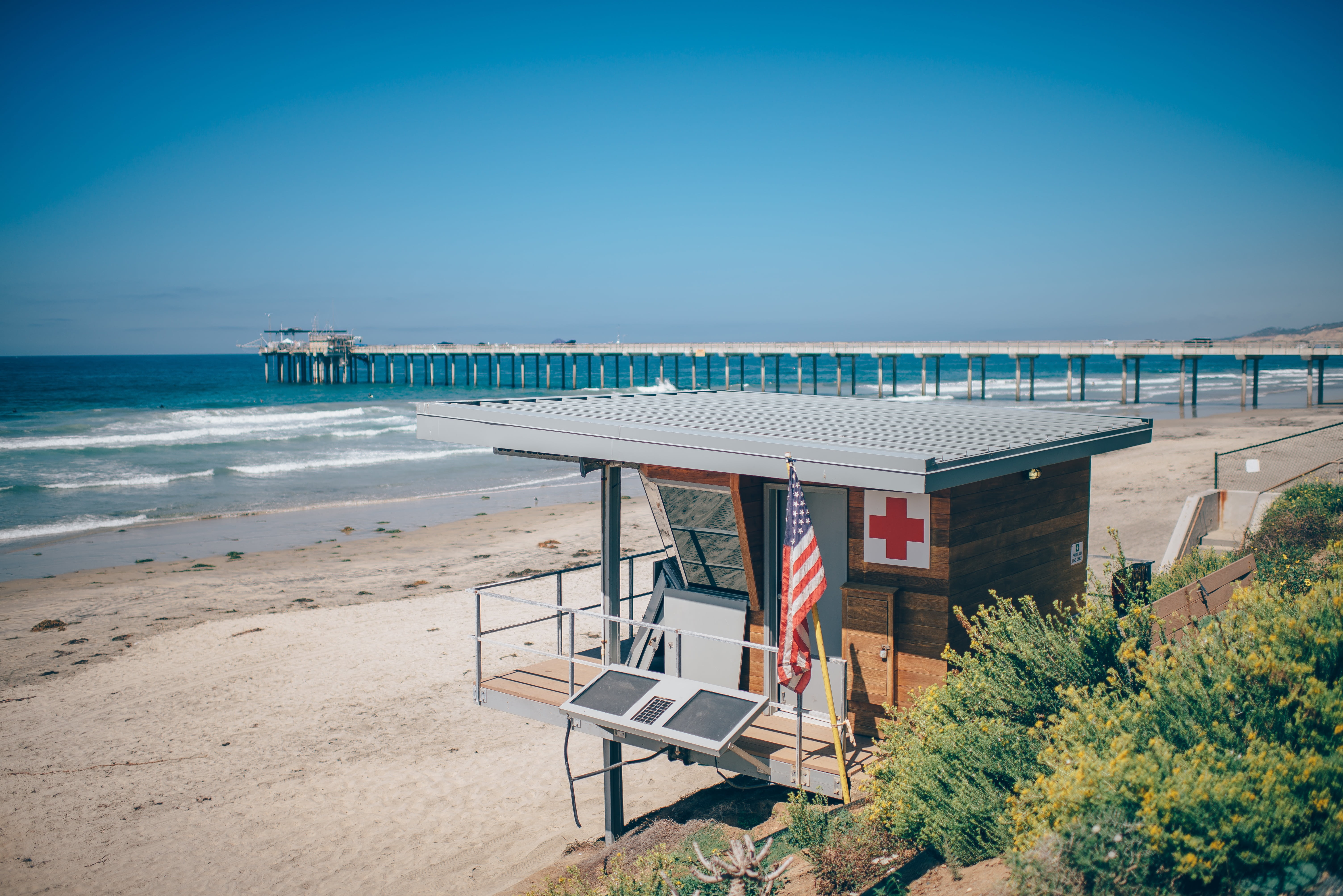 house, horizon, no people, lifeguard, green, sky, nature, sea, sunshine, travel destinations, sand, hut, pier, built structure, grass, brown, day, beach, HD Wallpaper