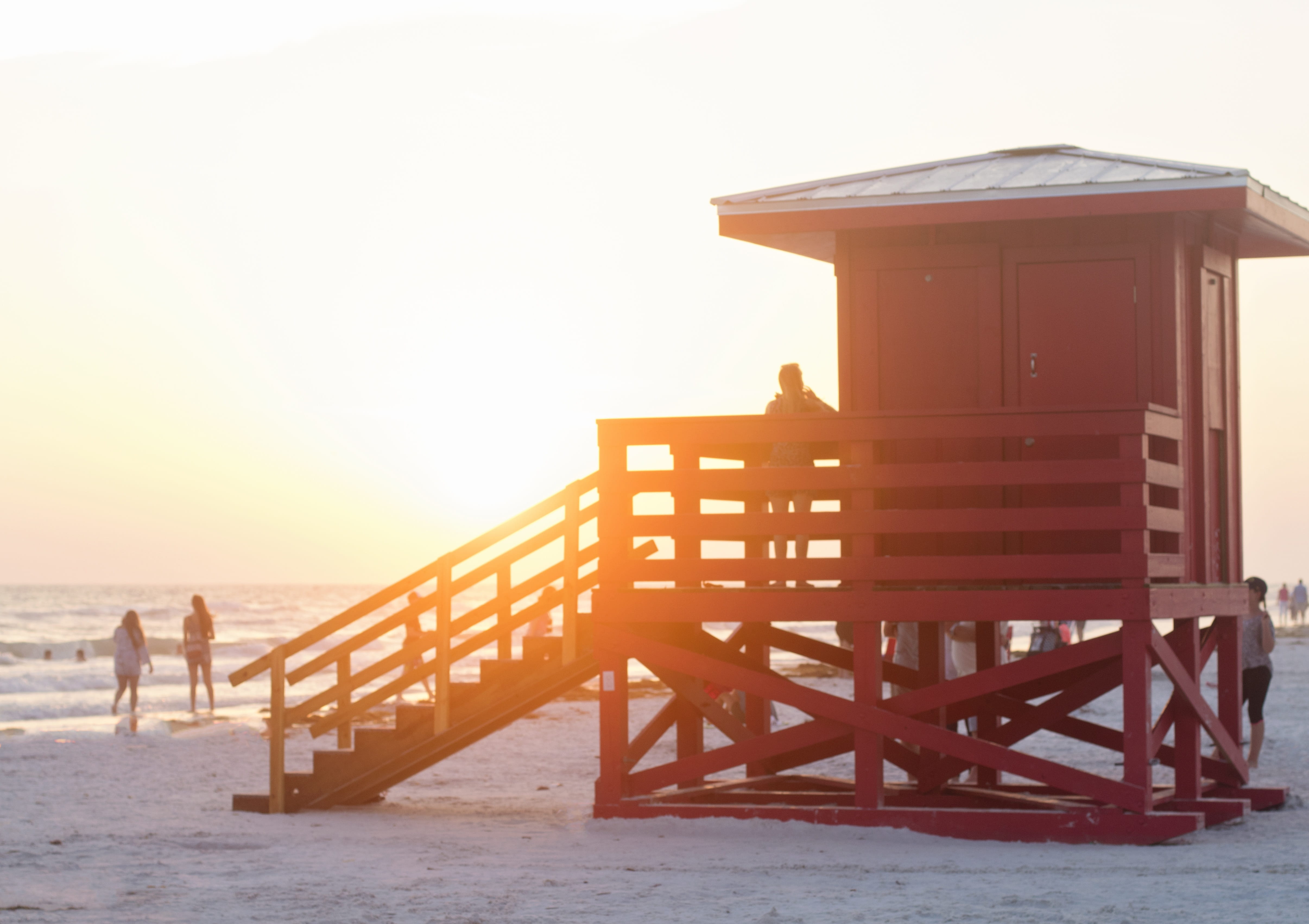 relaxation, blue, land, Beach, vacations, Shack, sunny, Life Guard, red, cloud, summer, architecture, sky, sun, life guard shack, wave, people, seascape, HD Wallpaper
