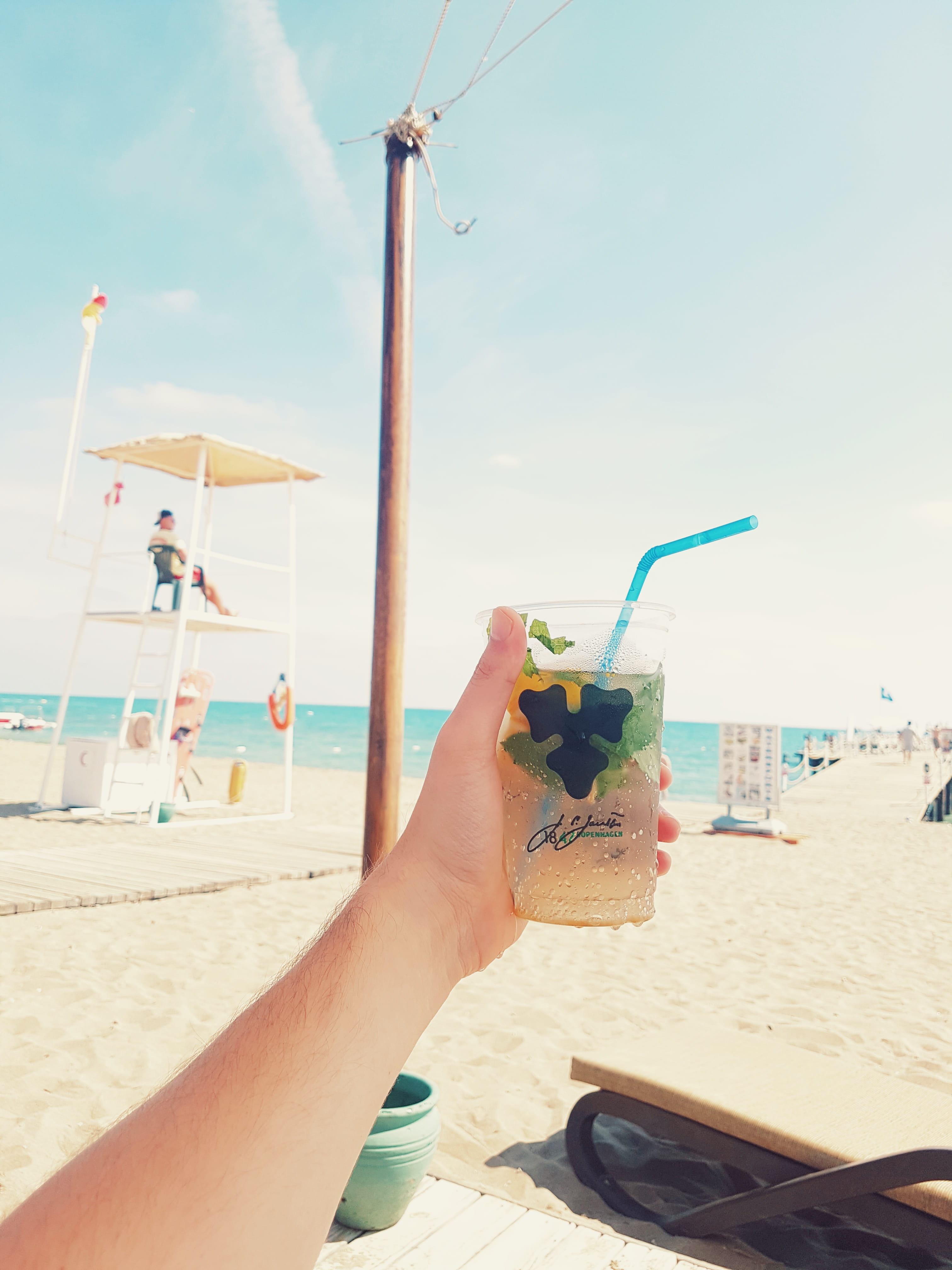 drink, hand, real people, holding, human body part, glass, relax, summer, outdoors, human hand, 4K, lifestyles, cocktail, ocean, leisure activity, sky, Phone HD Wallpaper