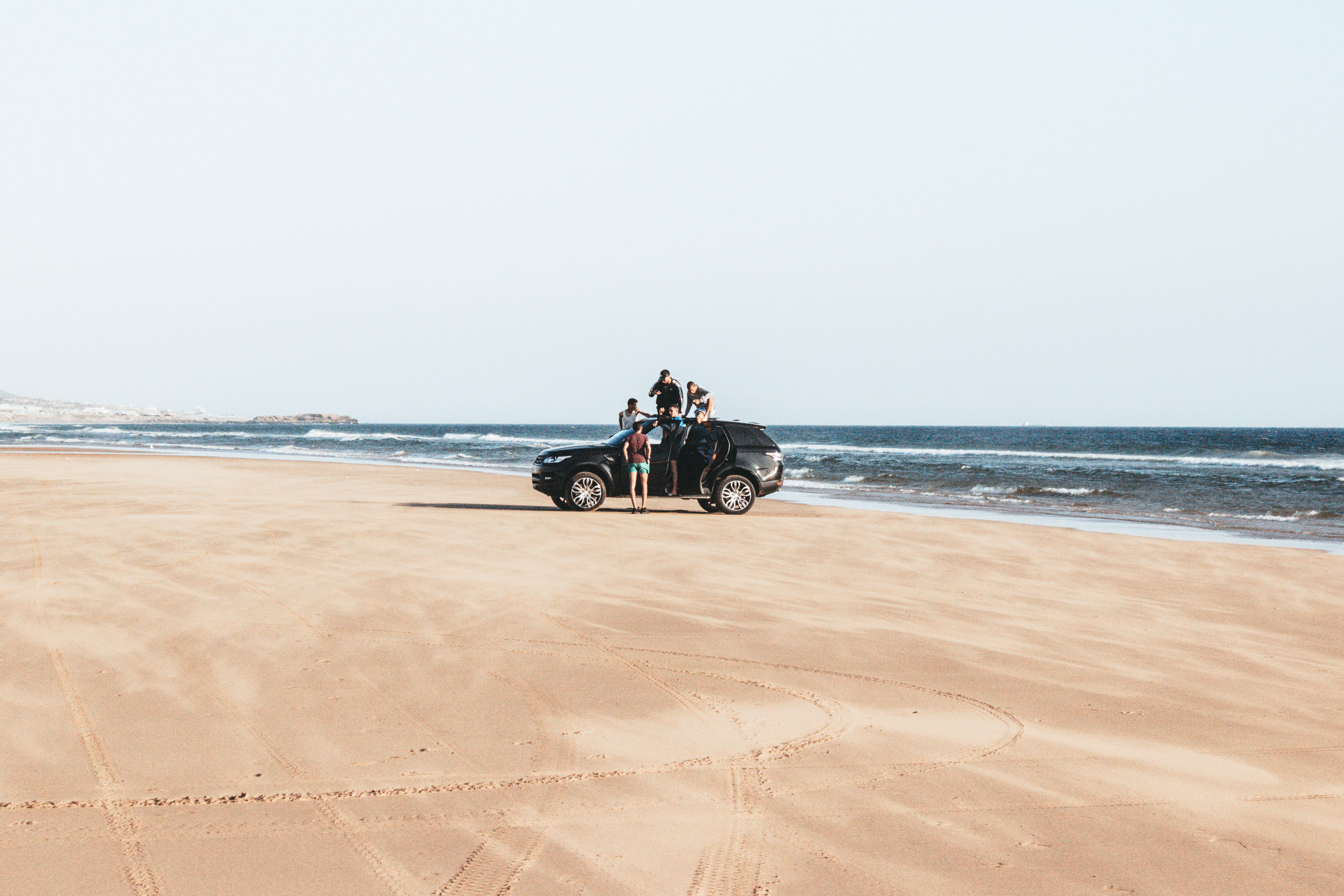 beach, suv, shore, horizon over water, sand, sea, parked, explore, outdoors, copy space, adult, vehicle, nature, transportation, sky, black, car, scenics - nature, HD Wallpaper