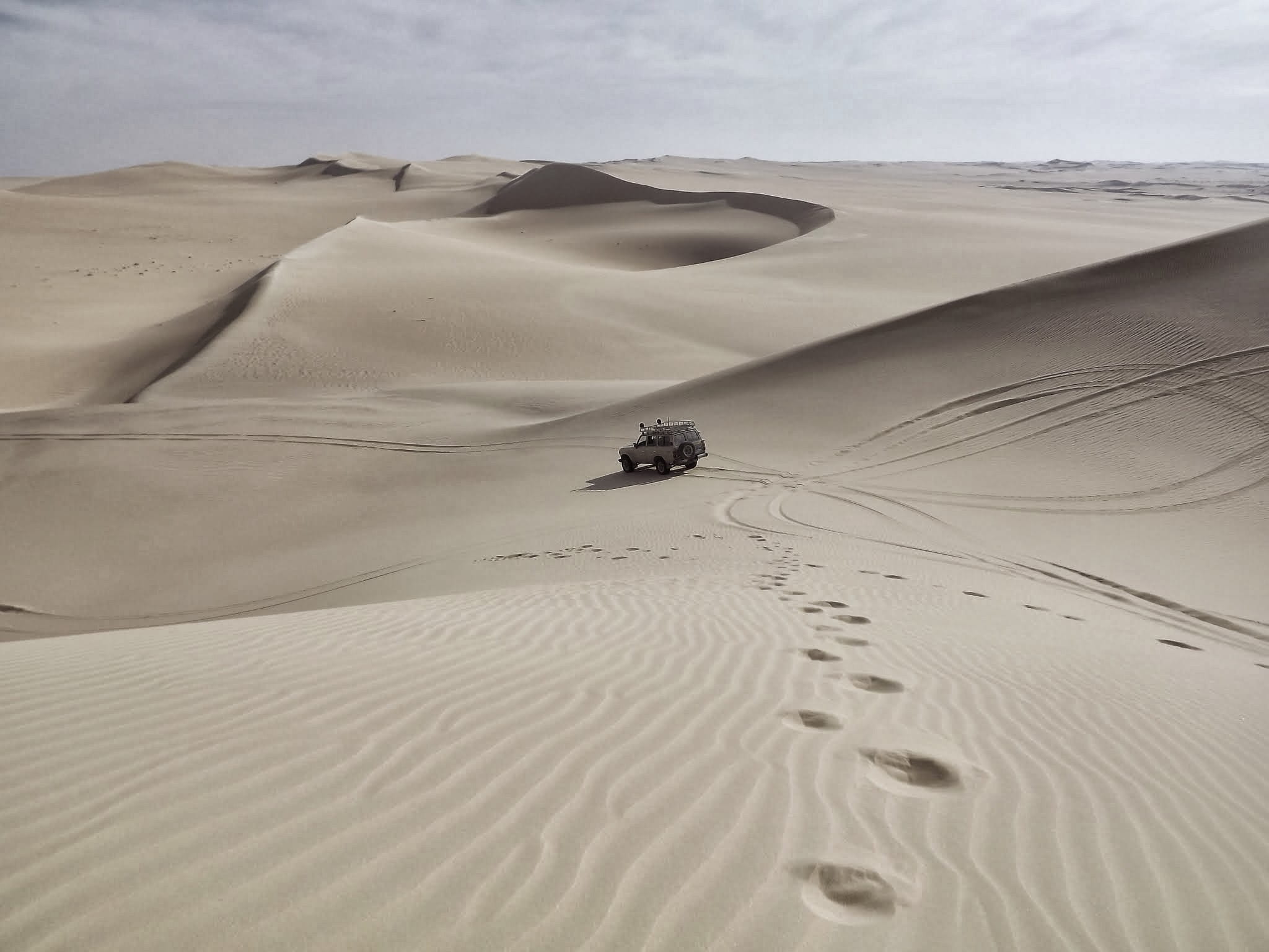 vehicle, endless, environment, land, x, 4x4, non-urban scene, desert, nature, day, climate, remote, scenics - nature, sand, off-road, brown, outdoors, jeep, HD Wallpaper