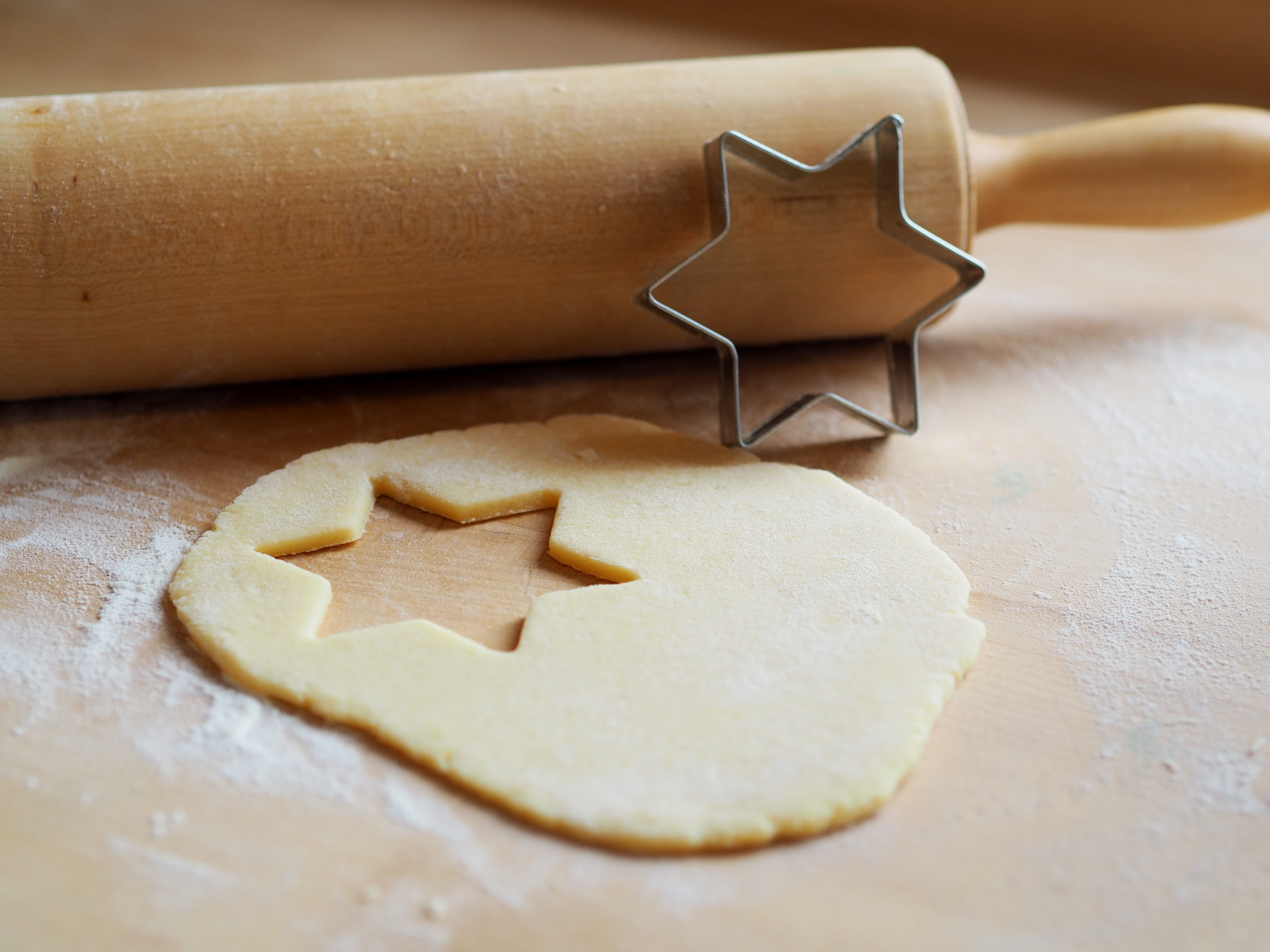 still life, baked goods, pastries, no people, advent, design, treat, short pastry, shape, cookie, food, pastry cutter, preparation, positive emotion, 4K, HD Wallpaper