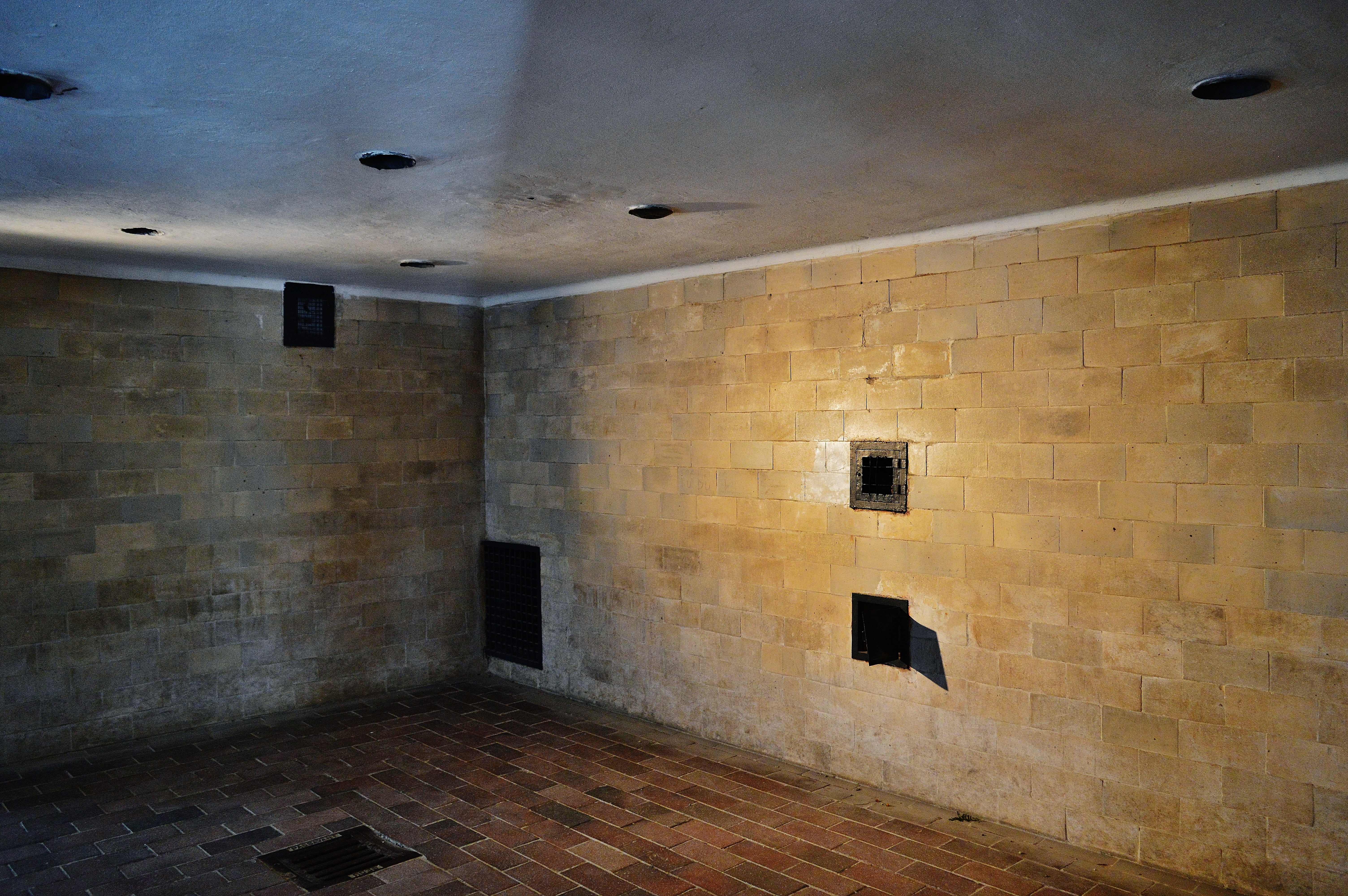 tile, bad, absence, konzentrationslager, wall, kz, lighting equipment, nature, brick, gas chamber, day, brausebad, memorial, building, 5K, architecture, HD Wallpaper