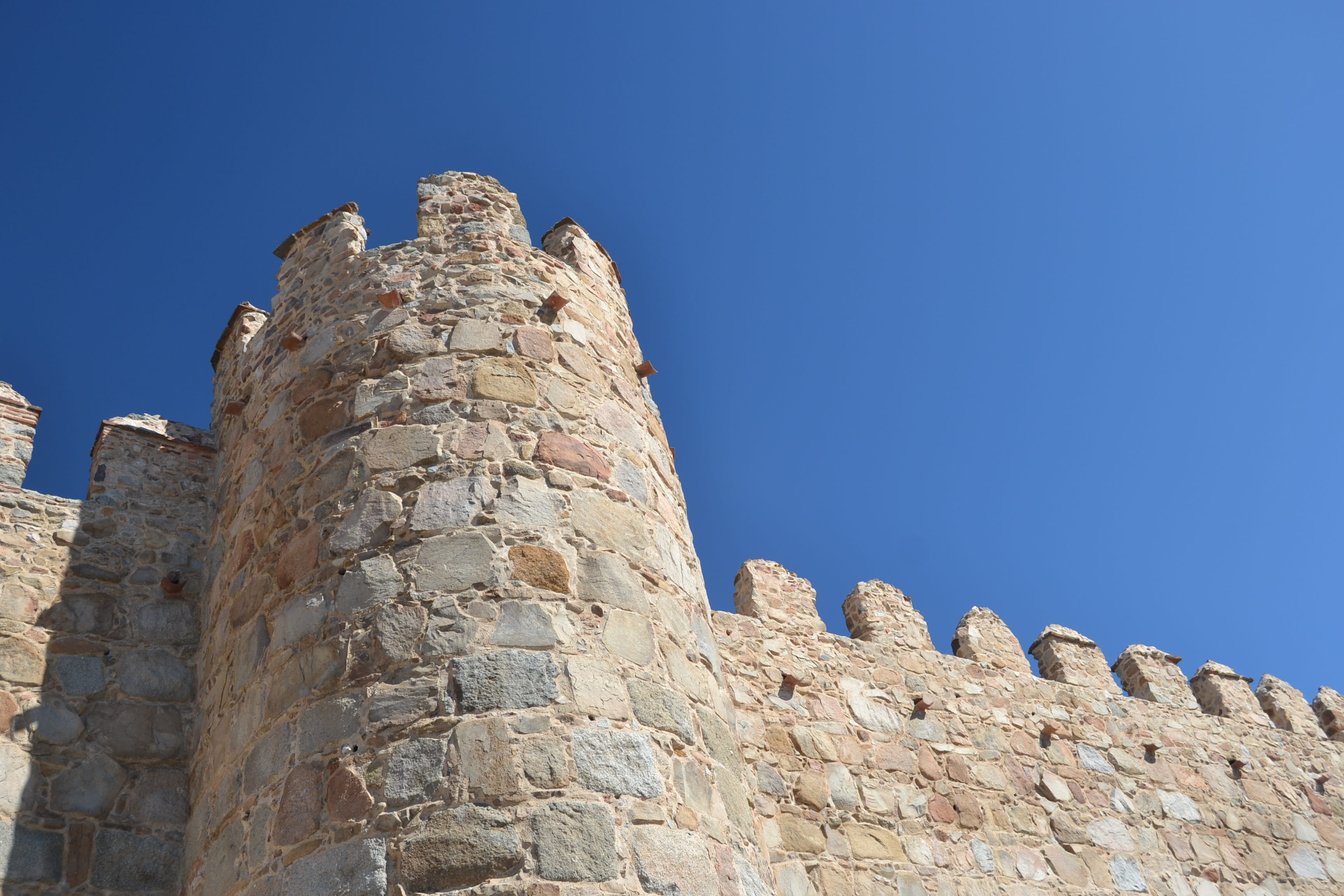Avila, low angle view, history, sky, famous Place, architecture, Wall, stone, the past, old, fort, Medieval, travel, ancient, day, europe, blue, History, HD Wallpaper