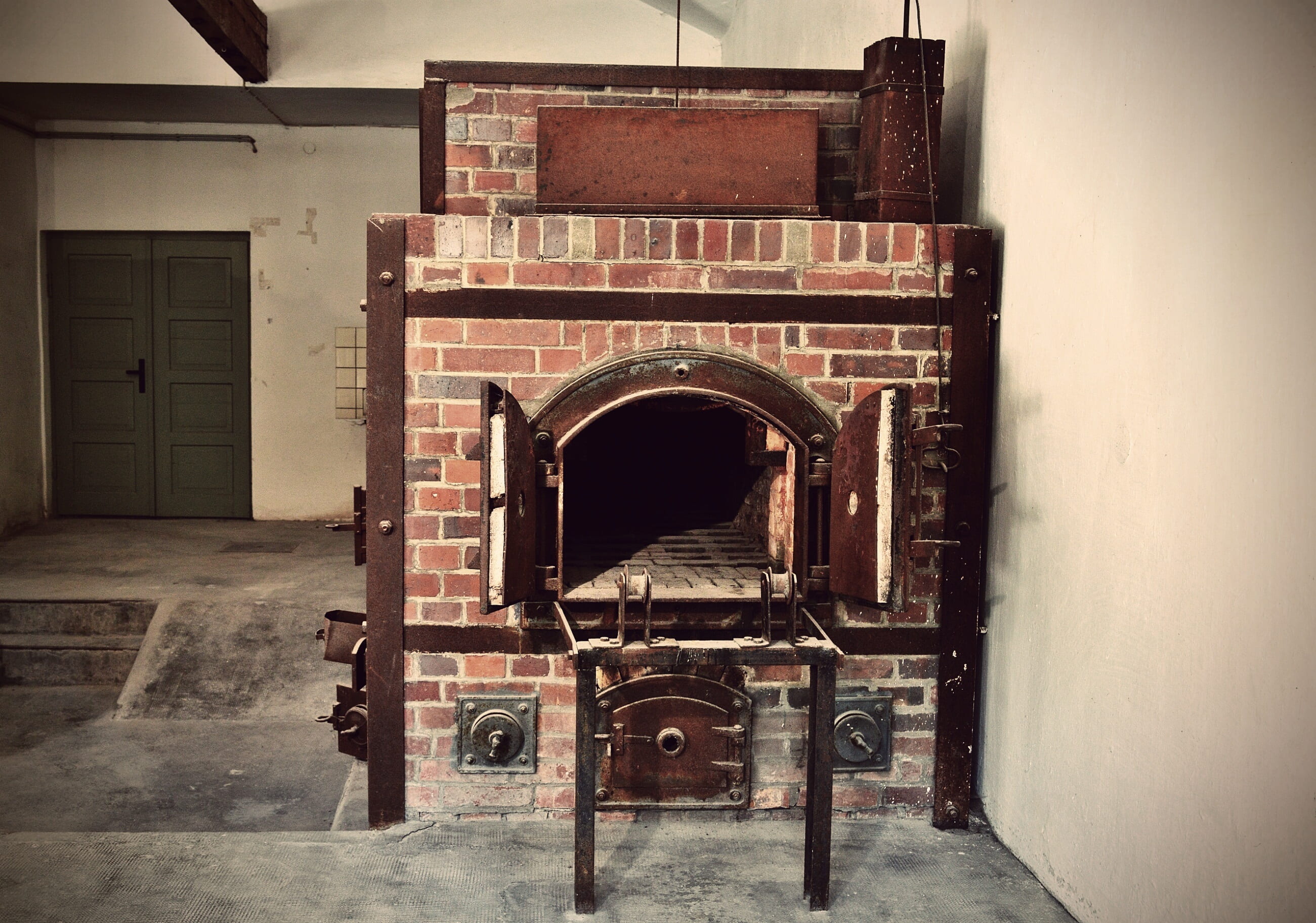 kz, cruel, crematorium, wall - building feature, architecture, no people, konzentrationslager, arch, 2K, brick, wall, old, death, terrible, door, shape, HD Wallpaper