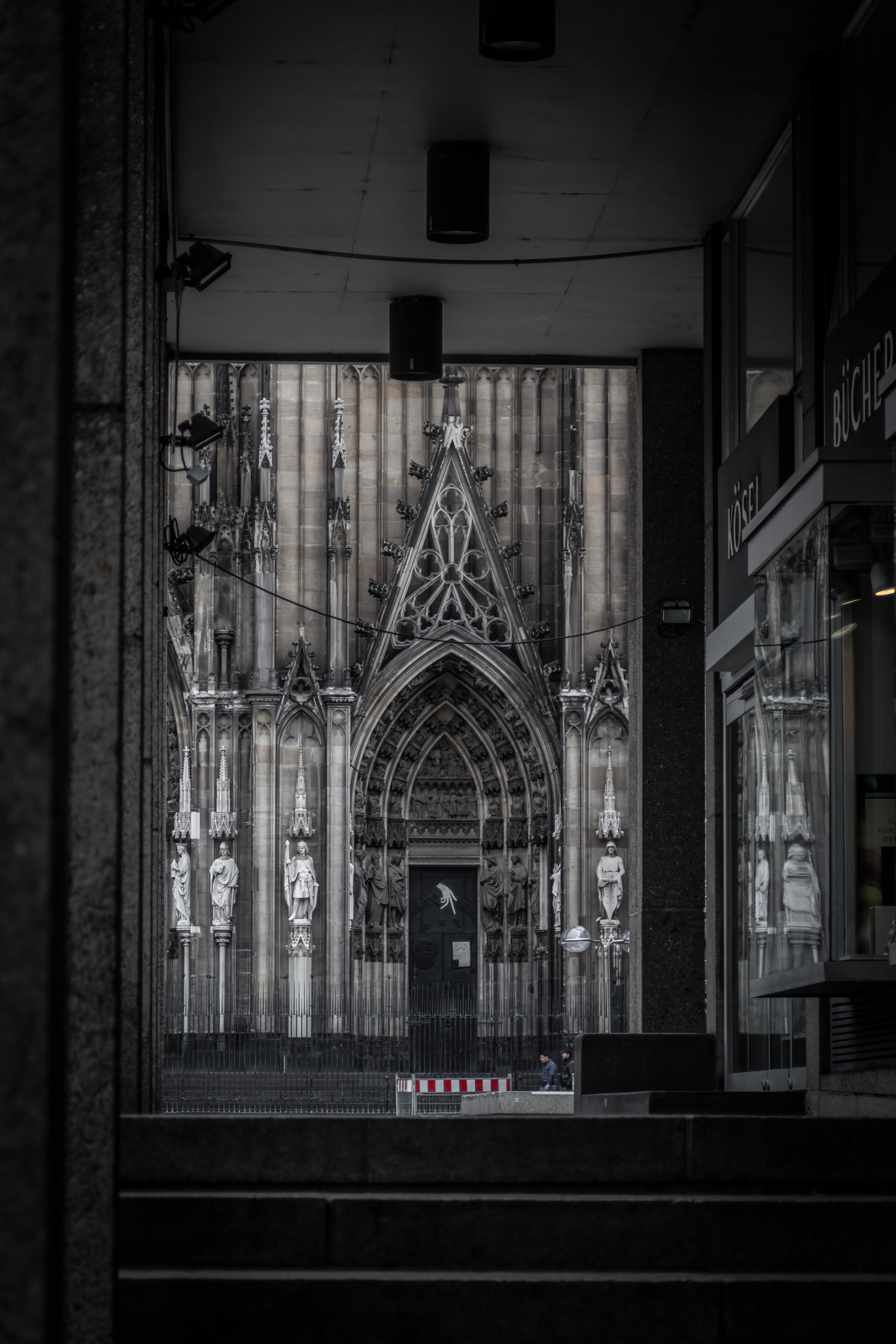 germany, christianity, no people, 4K, building, building exterior, architecture, day, glass, roman catholic, spirituality, catholic, belief, trap, cologne, Phone HD Wallpaper