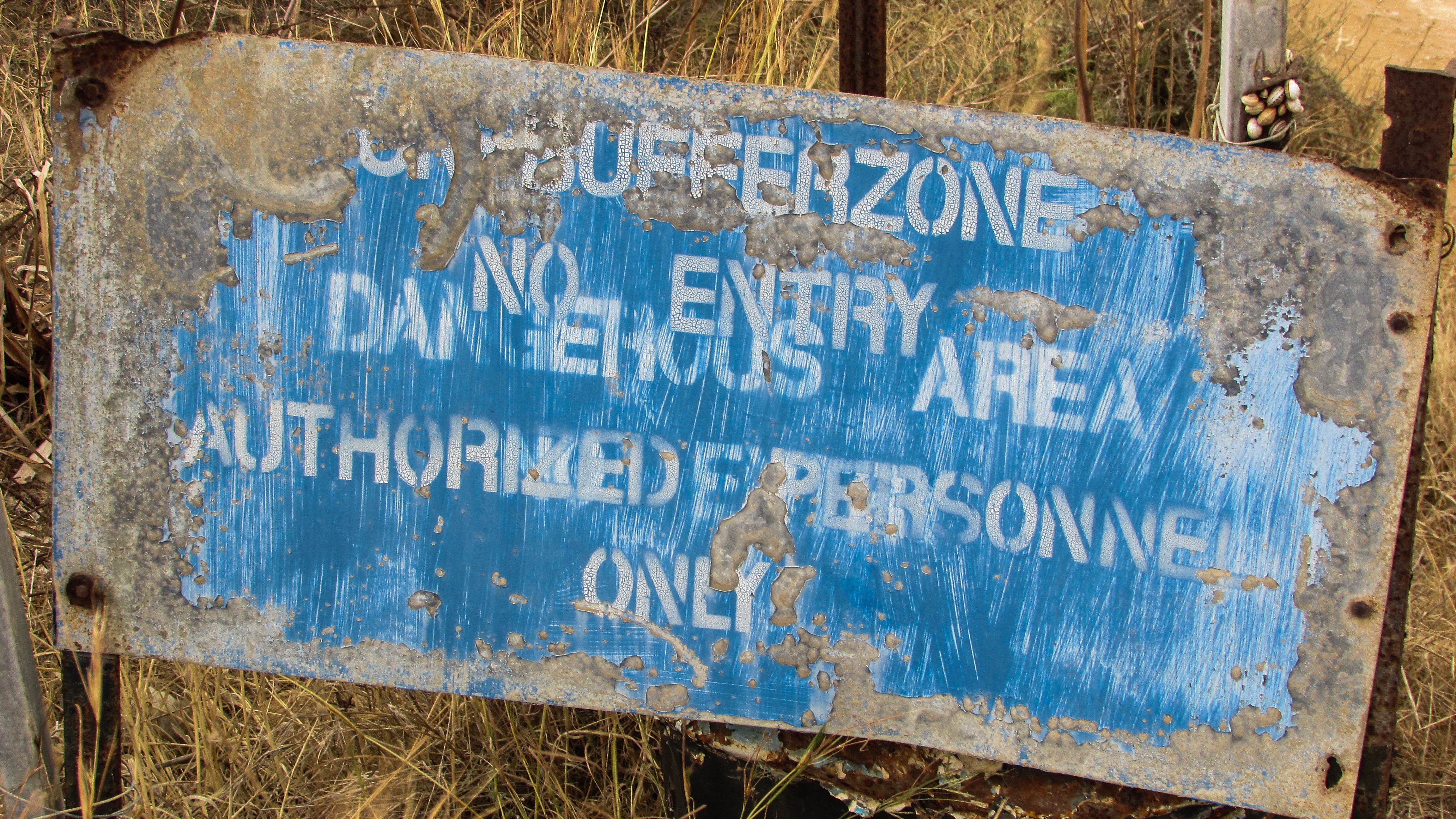 architecture, rusty, famagusta, graffiti, buffer zone, built structure, united nations, text, tree, abandoned, cyprus, sign, 4K, metal, no people, old, HD Wallpaper