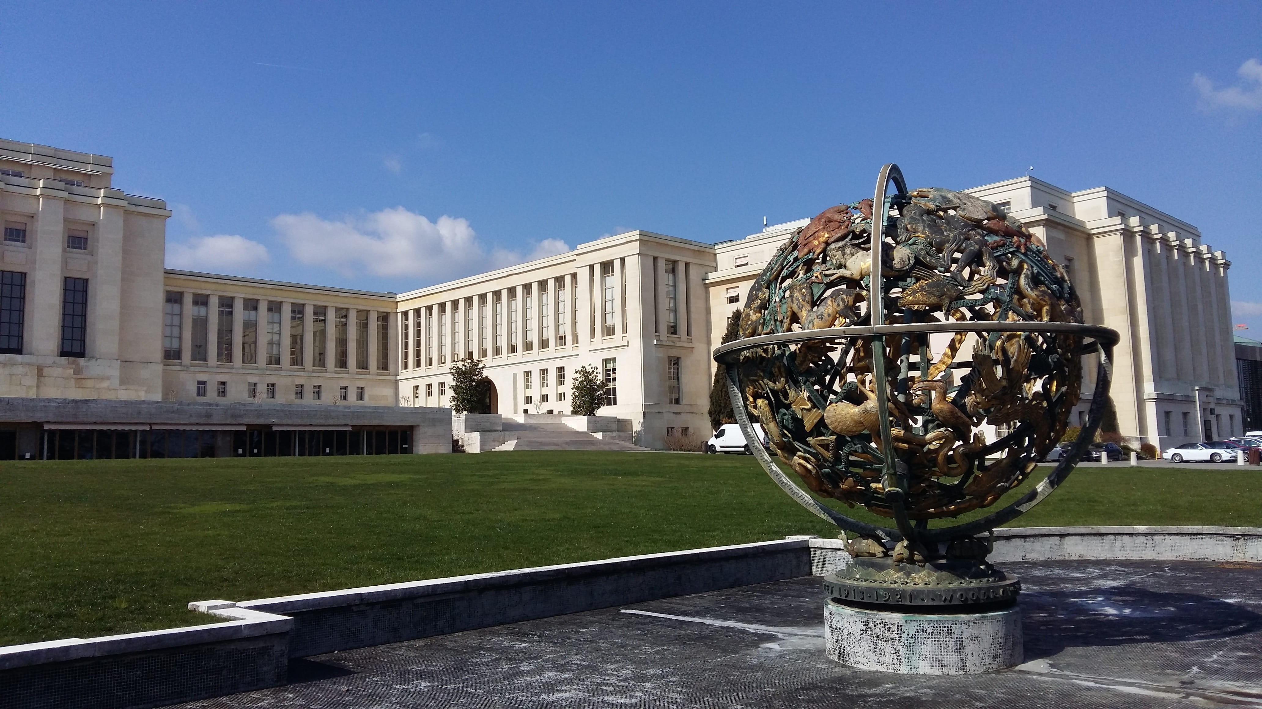 architectural column, blue, no people, un, outdoors, geneva, architecture, city, building, grass, art and craft, fountain, nature, united nations, building exterior, HD Wallpaper