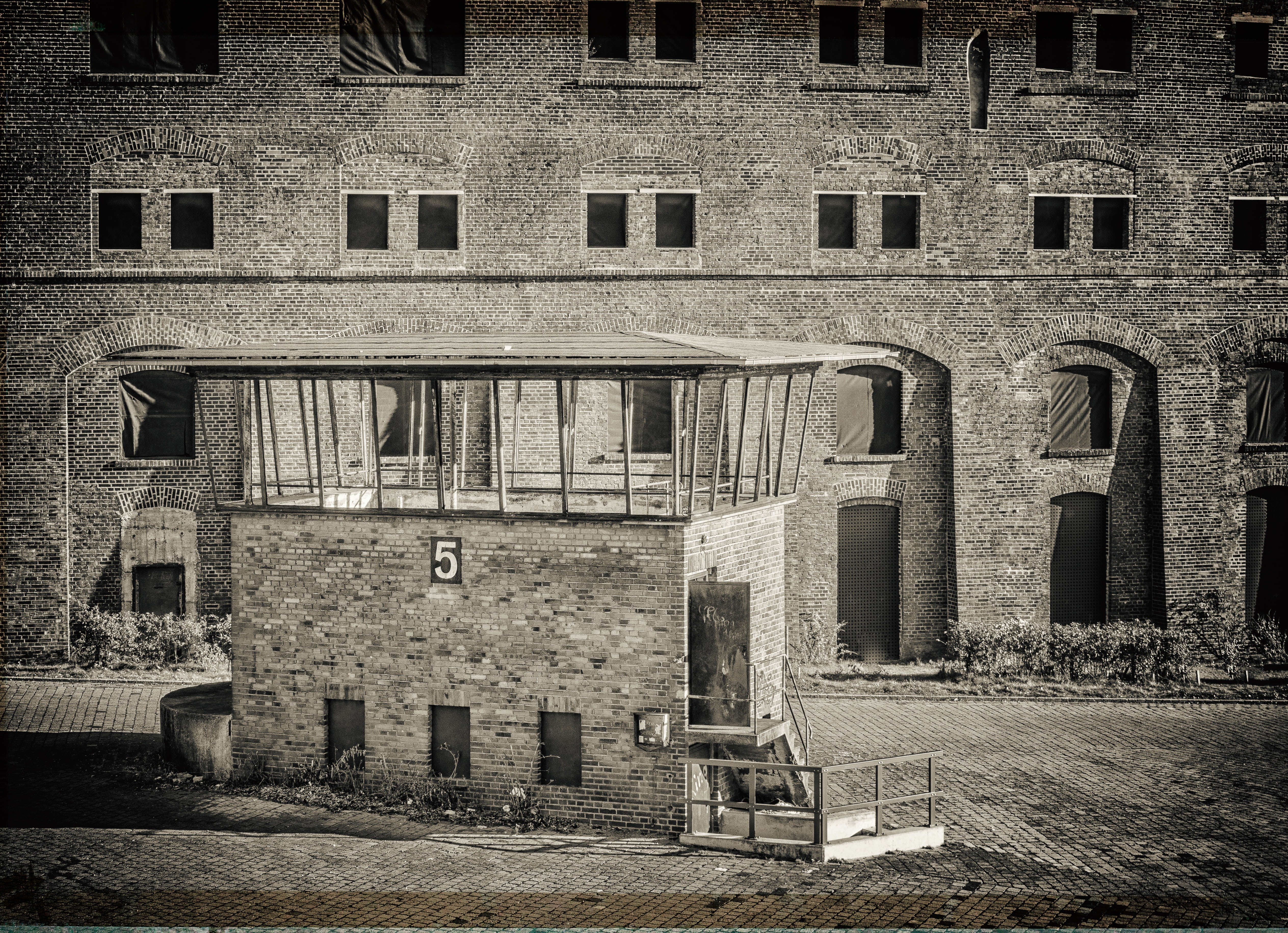 city, window, factory, building, concrete, entrance, headquarters, the past, industrial plant, factory building, silent, residential district, rotting, HD Wallpaper