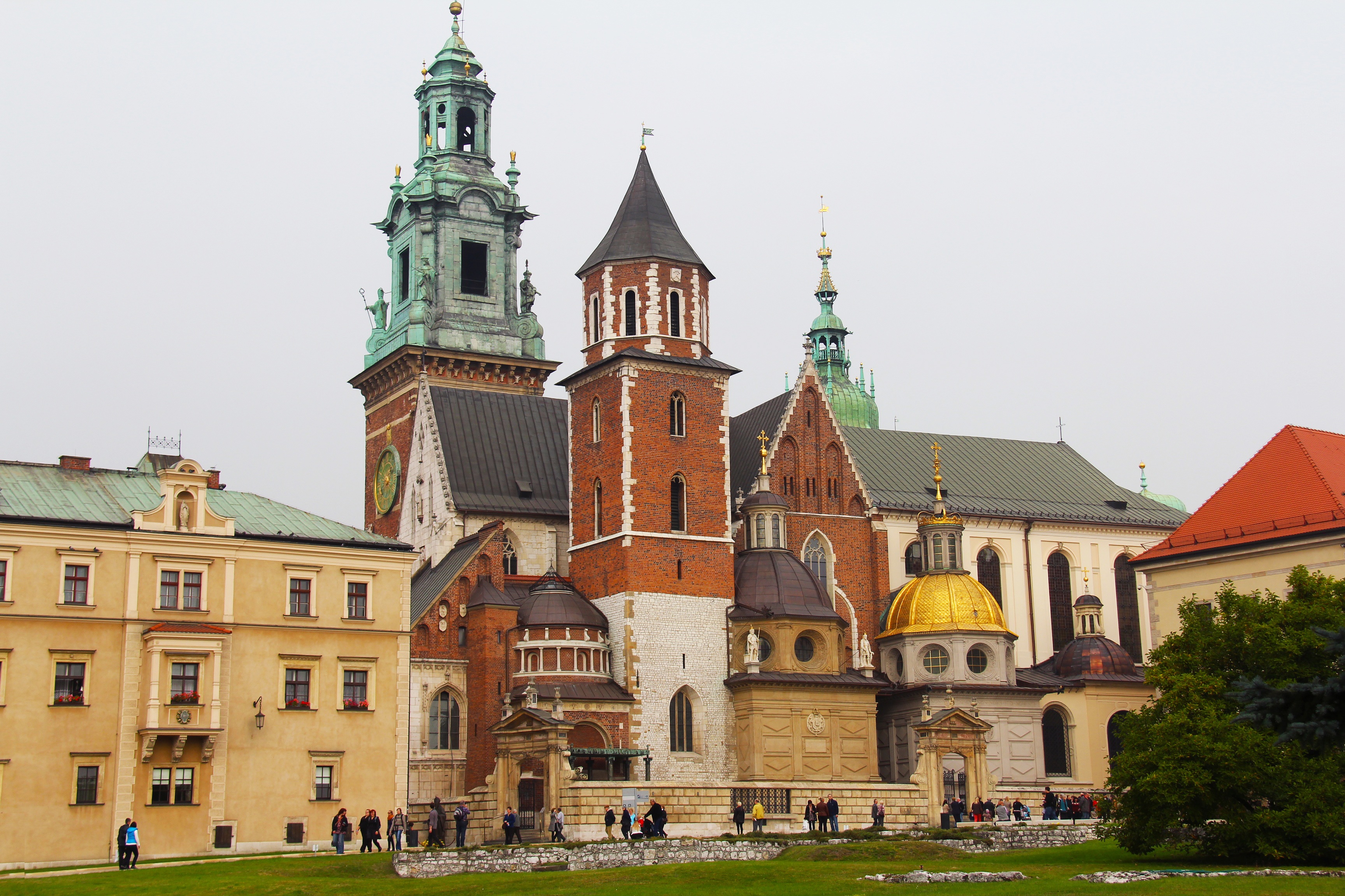 white, belief, the past, building, city, built structure, religion, spirituality, history, sky, wawel royal castle, spire, cathedral, architecture, incidental people, HD Wallpaper