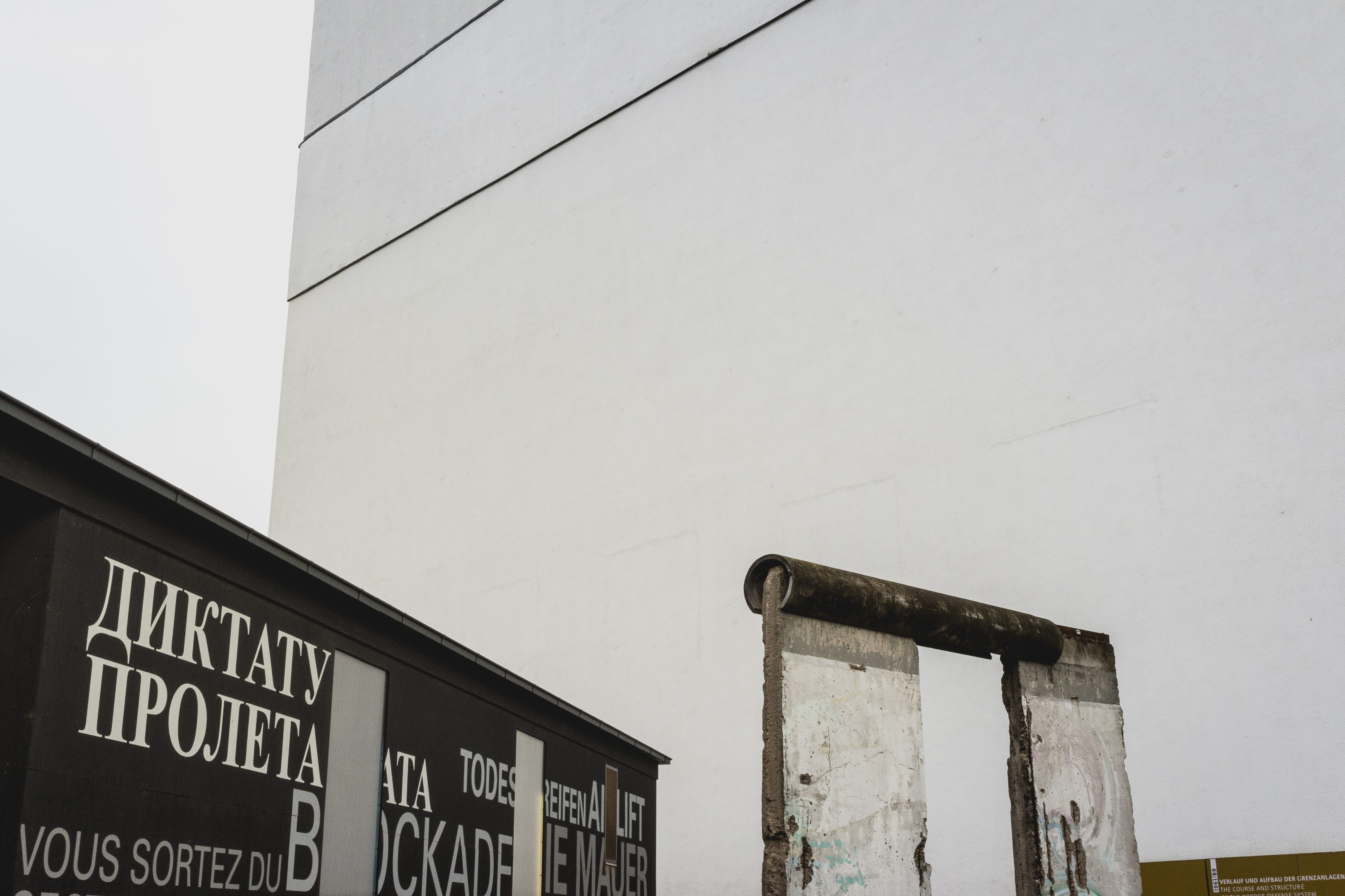 architecture, nature, berlin, white, memorial, sign, black and white, non-western script, day, 5K, text, script, copy space, information, building exterior, HD Wallpaper