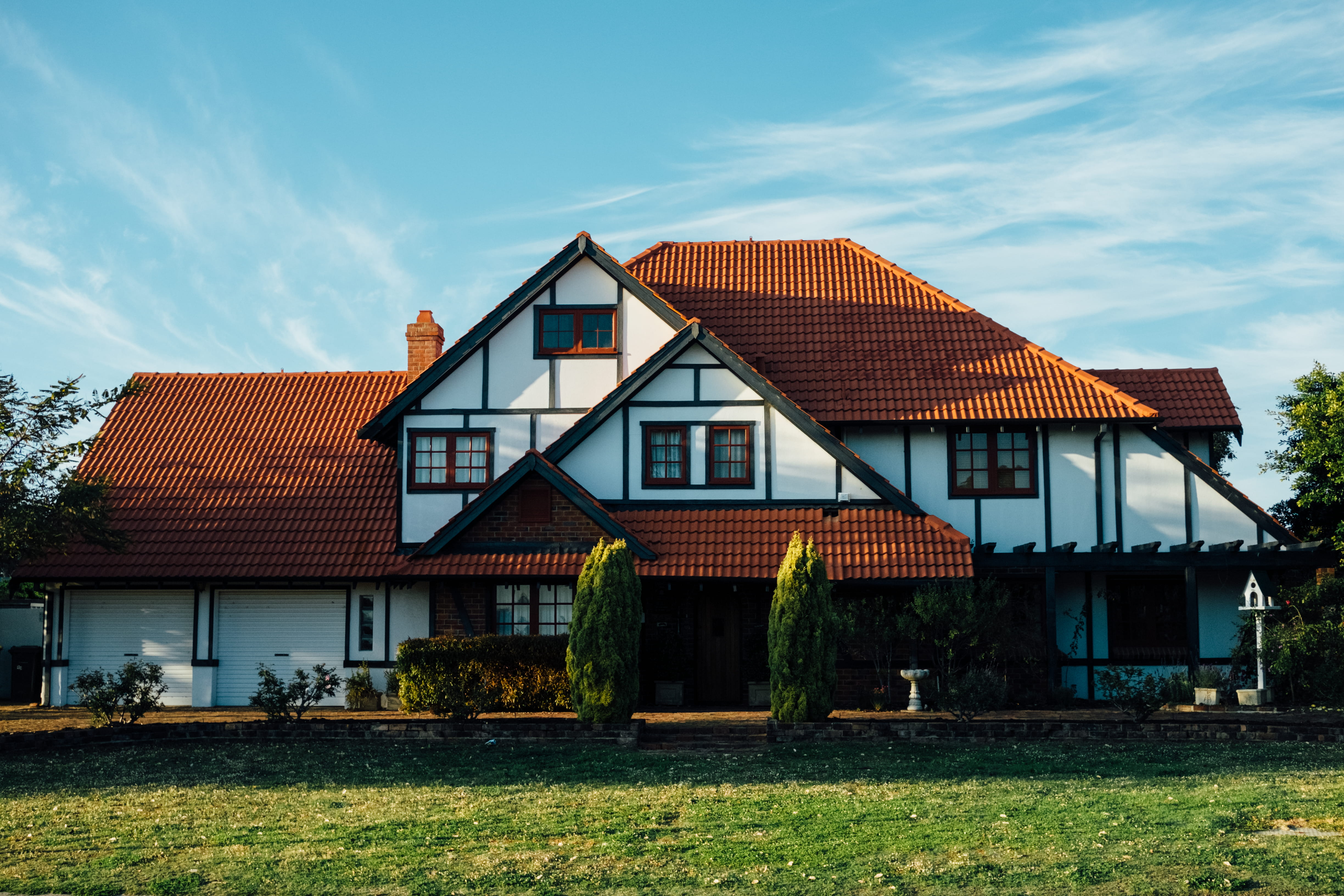 no people, home ownership, green color, tree, plant, architecture And Buildings, window, white, orange, garden, front or back yard, lawn, cloud - sky, building Exterior, HD Wallpaper