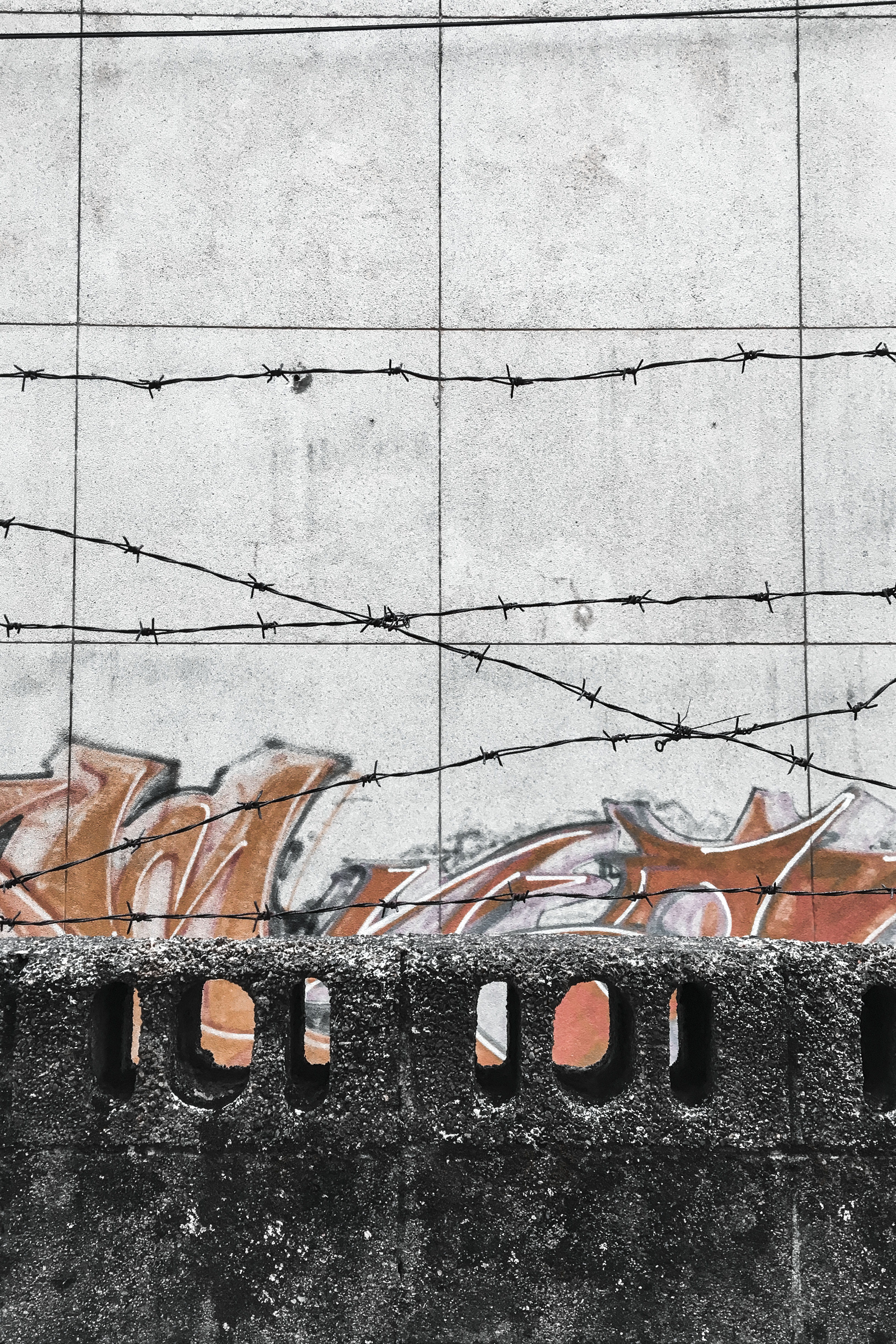 nature, line, barb wires, behind, industry, retro, rust, steel, absence, art, security, design, wall, architecture, city, drying, snowing, transportation, Phone HD Wallpaper