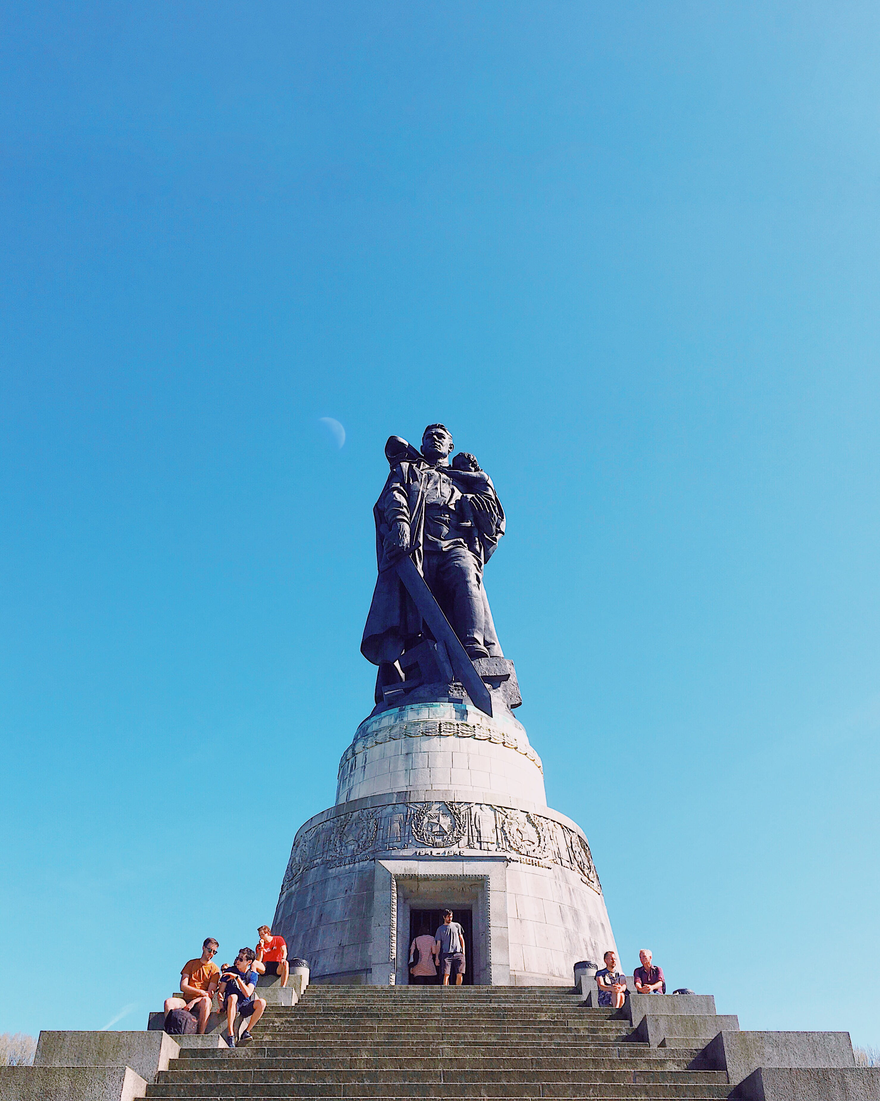 copy space, sky, statue, travel destinations, human representation, history, tourist, tourism, monument, built structure, representation, germany, outdoors, Phone HD Wallpaper