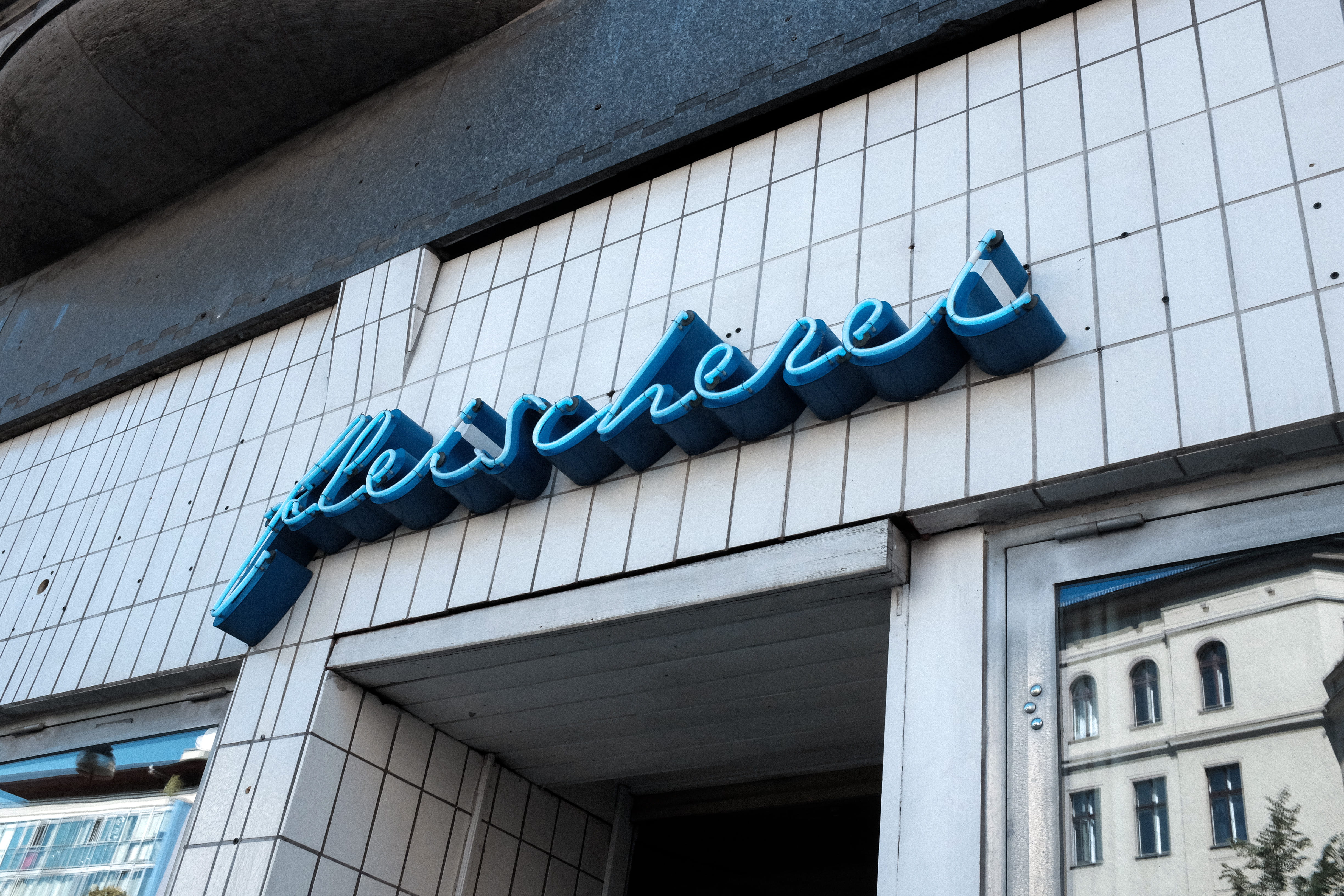banking, modern, 4K, building exterior, office, communication, shop, store, city, architecture, low angle view, no people, tiles, cafe, western script, HD Wallpaper