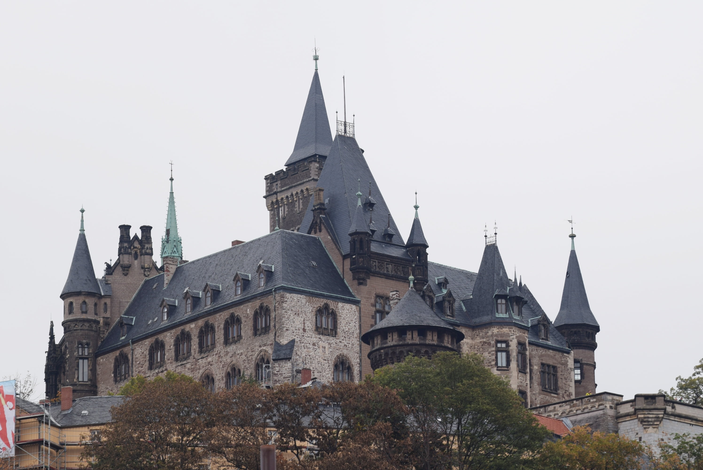 day, castle, built structure, clear sky, famous Place, schlossgarten, architecture, europe, outdoors, the past, building exterior, wernigerode, gothic style, HD Wallpaper