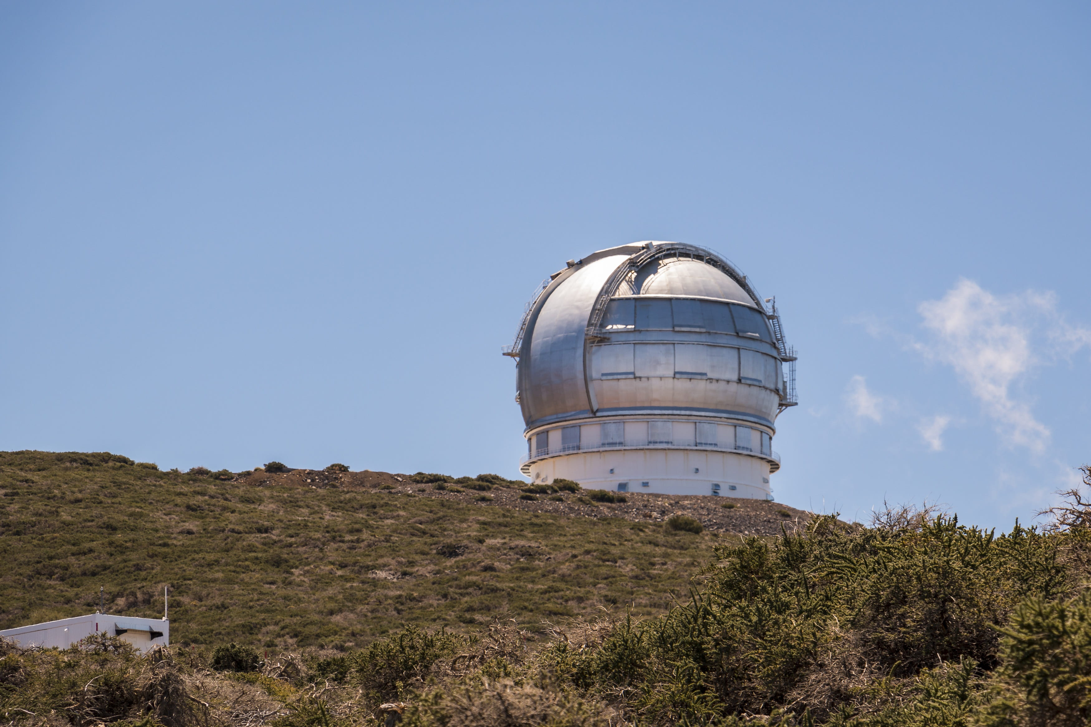 mountains, sky, architecture, tree, copy space, plant, daytime, day, astronomical observatory, water tower - storage tank, gray, low angle view, environment, HD Wallpaper