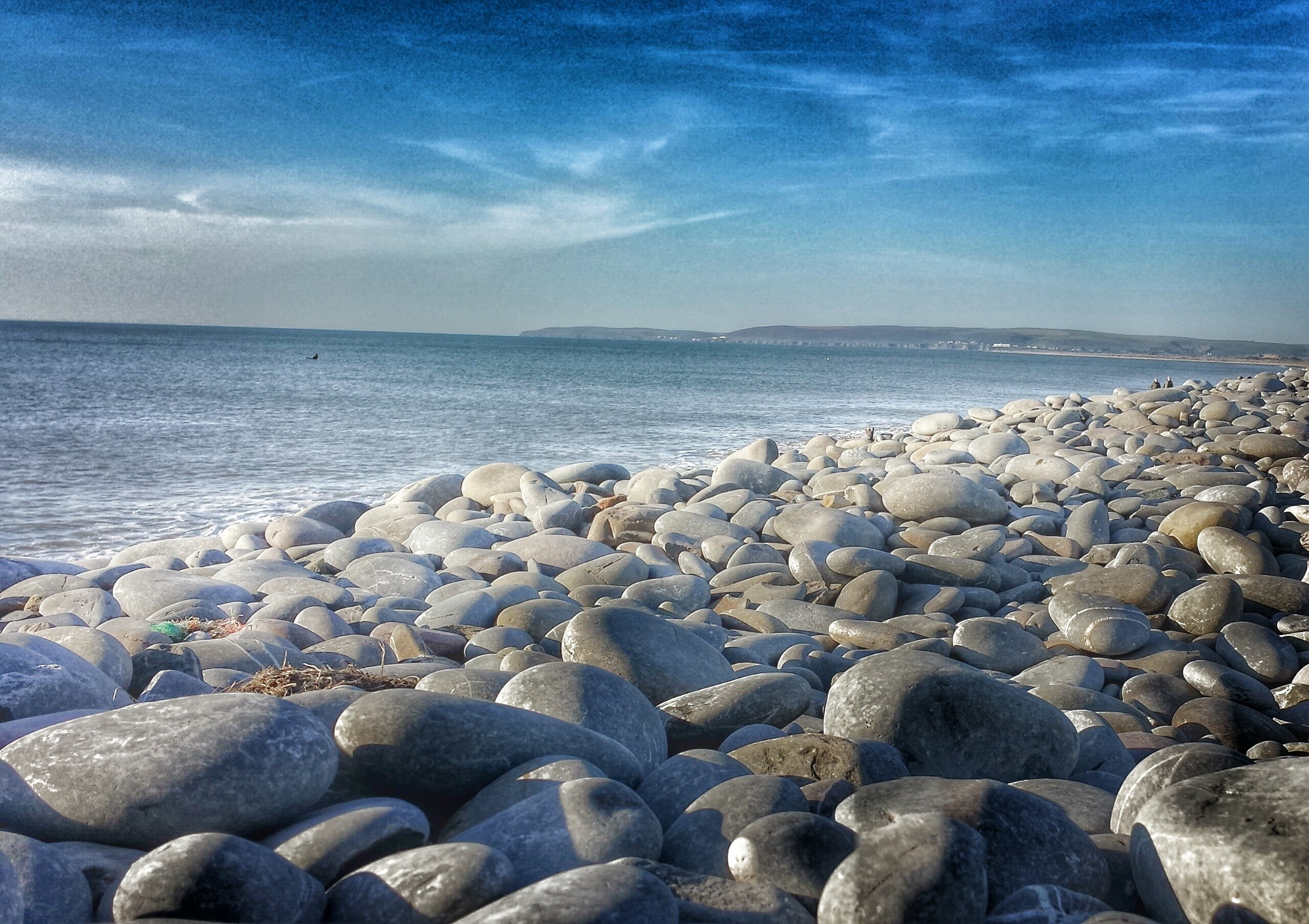 blue, solid, nature, rock, surfing, surface level, tranquil scene, stone, rock - object, scenics - nature, 2K, sea, pebbles, horizon over water, sky, England, HD Wallpaper