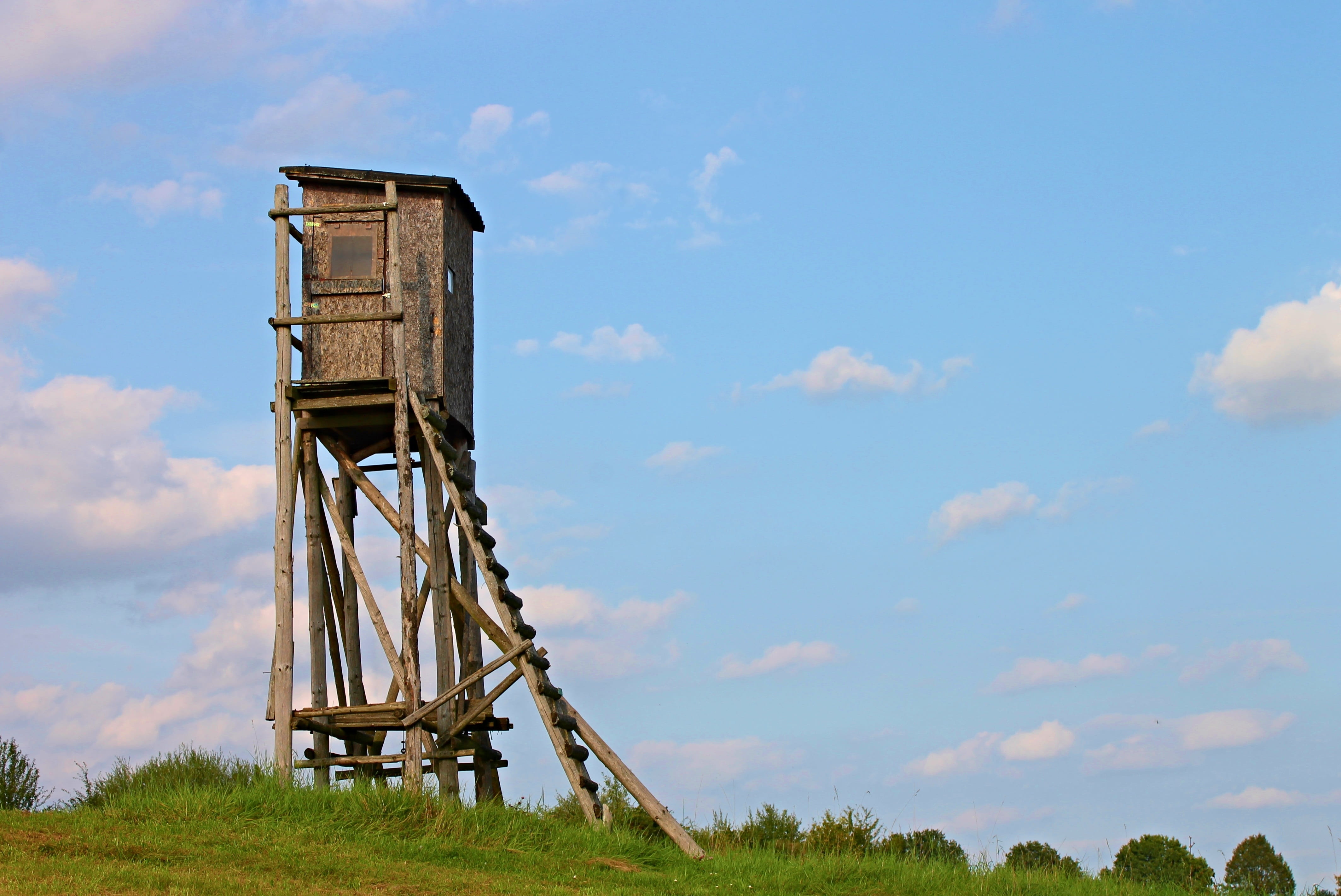 peek, day, 4K, land, architecture, scenics - nature, old, hill, delight, wood, sky blue, stalking equipment, hunter was, wild, scenic, view, nature, field, HD Wallpaper