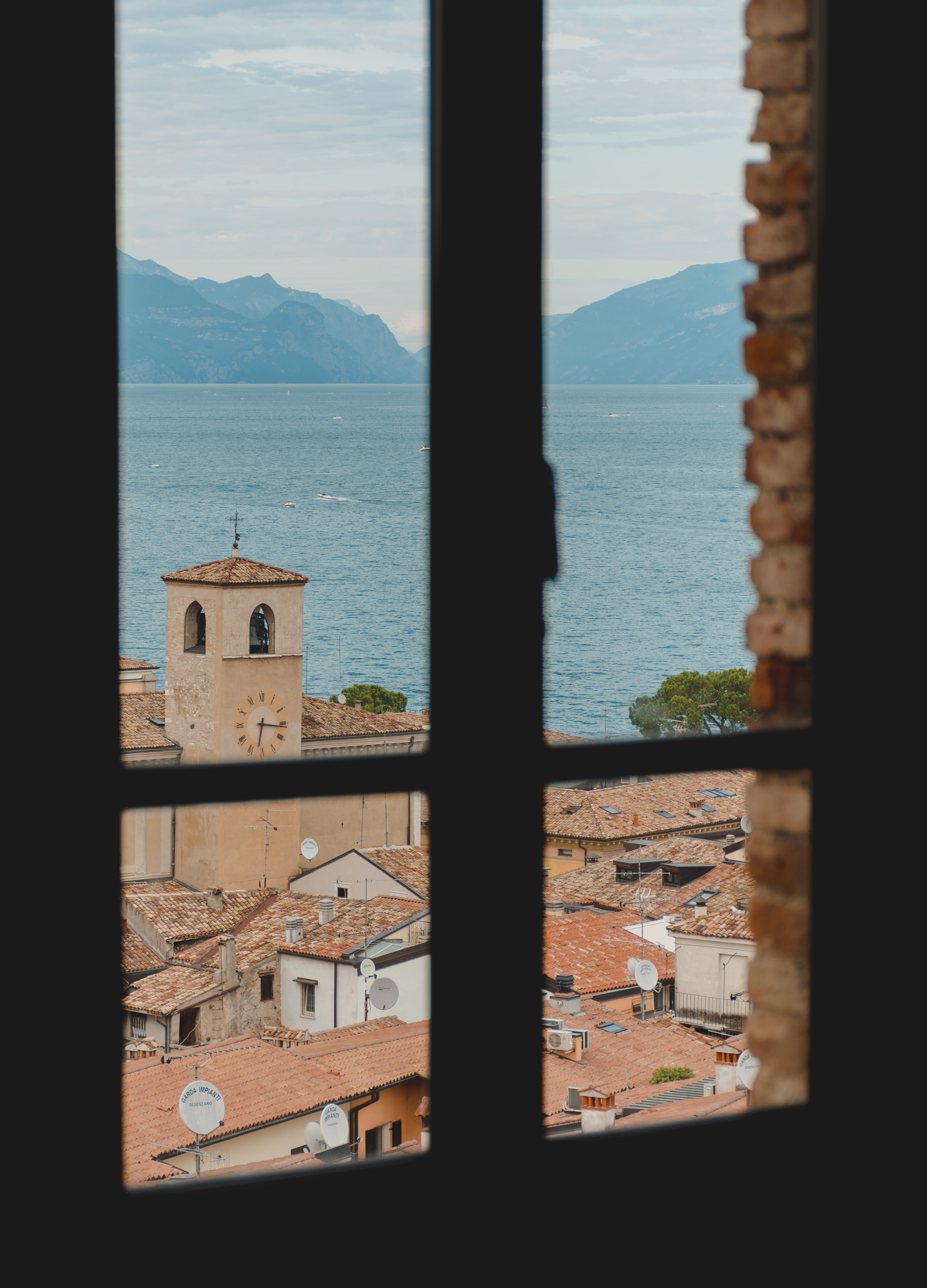 sea, nature, place of worship, day, 5K, religion, church, building, sky, no people, inside, outdoors, room, mountain, window, built structure, watchtower, Phone HD Wallpaper