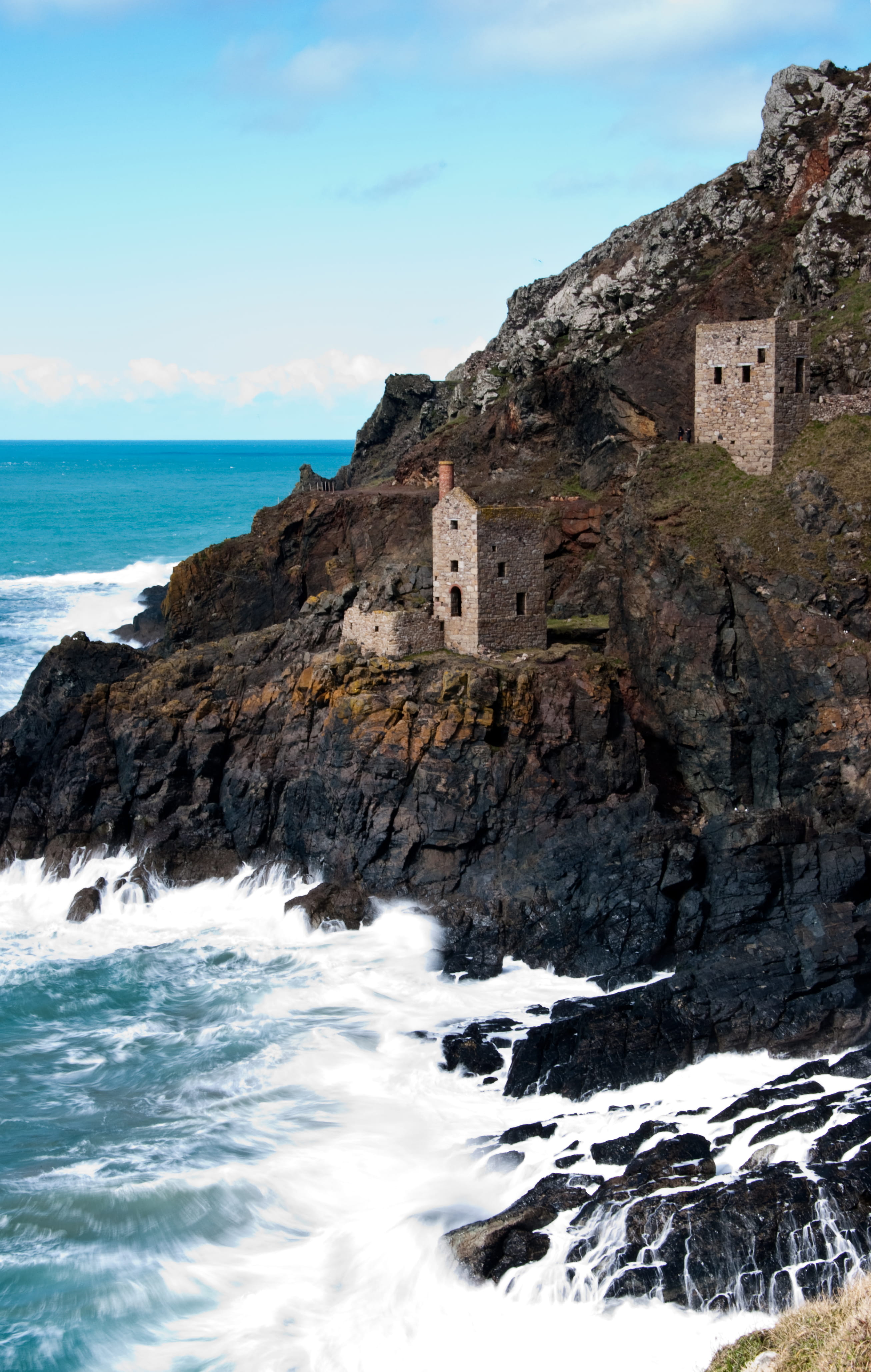 day, summer, shore, coast, watchtower, brick, built structure, building, scenic, cliffs, mine, architecture, daytime, near, vacation, horizon over water, Phone HD Wallpaper