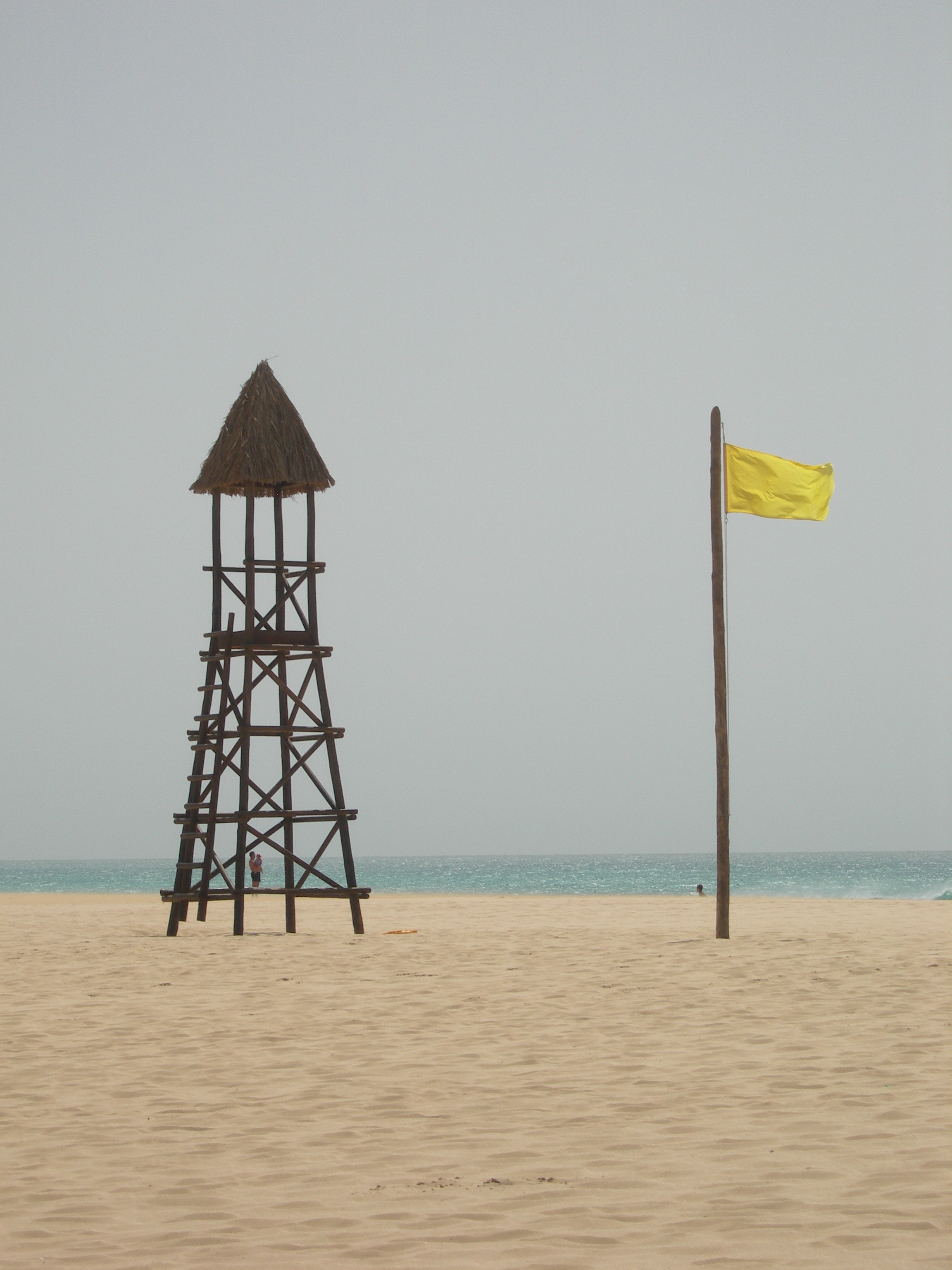 beach, clear sky, beauty in nature, scenics - nature, horizon over water, architecture, himmel, day, sand, tranquility, built structure, safety, outdoors, Phone HD Wallpaper