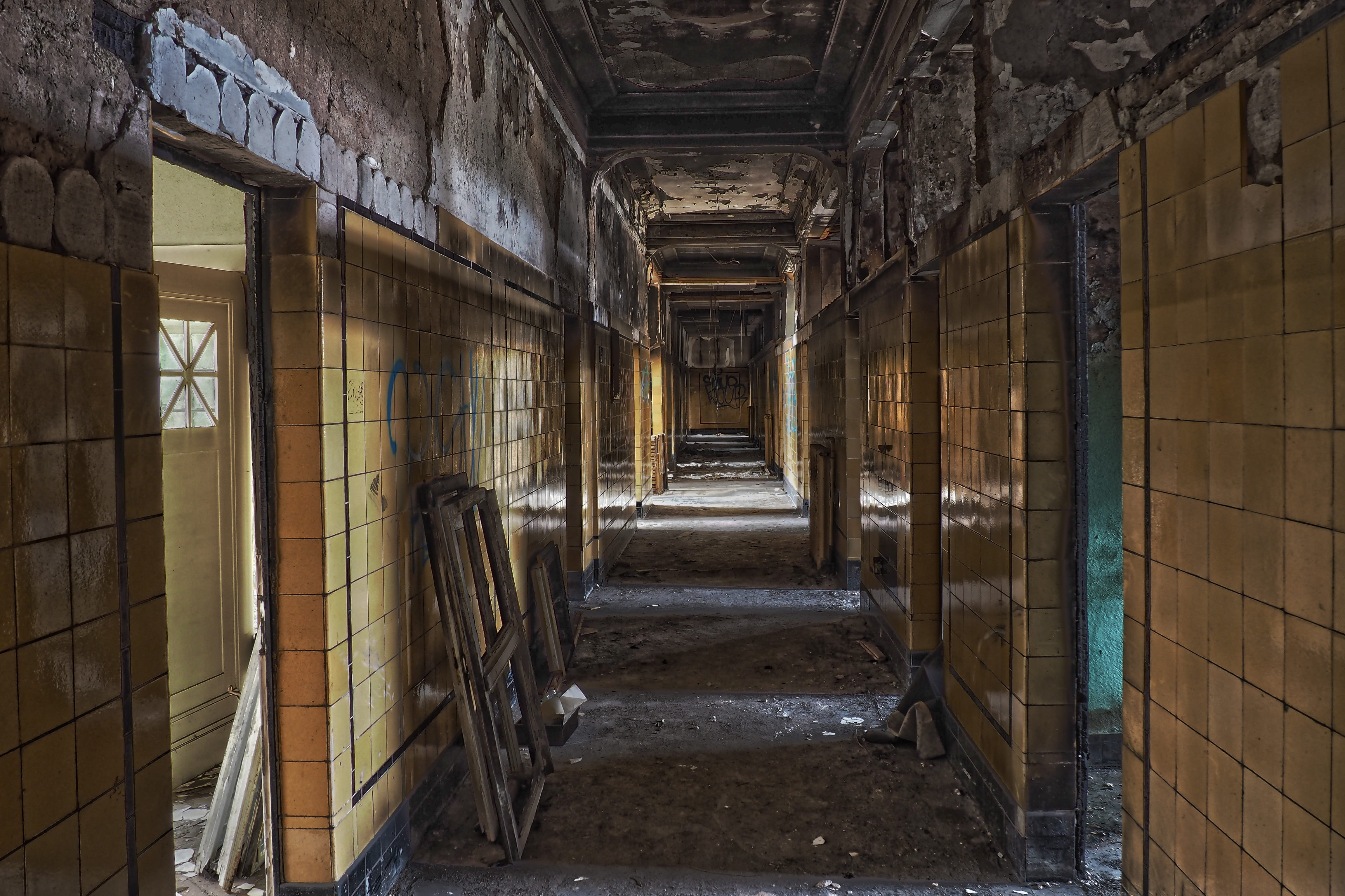 forget, indoors, burned out, day, brand, 4K, lost places, history, no people, broken, deterioration, transience, darkness, abandoned, architecture, abandoned places, HD Wallpaper