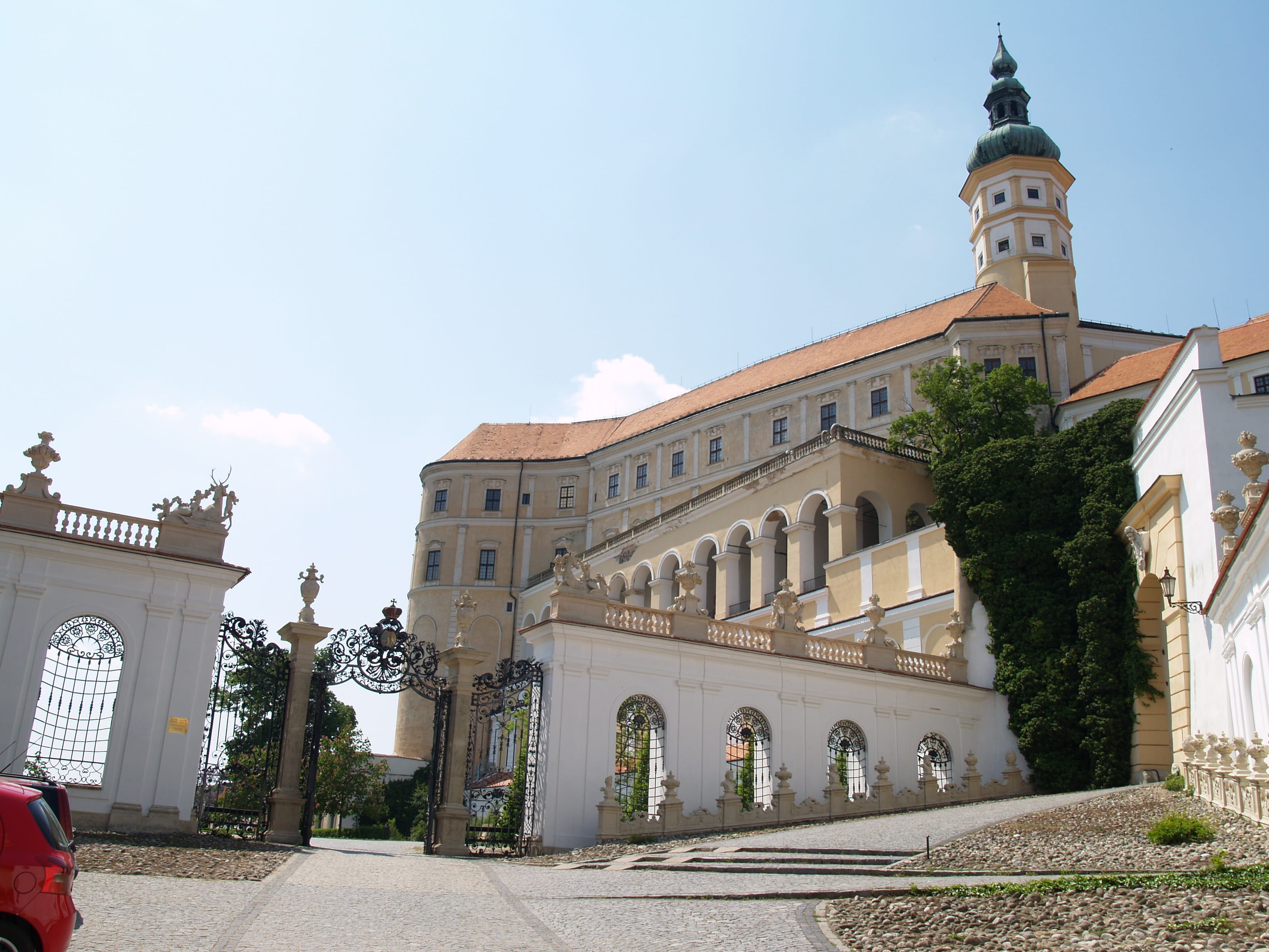 Mikulov, travel destinations, belief, 2K, no people, architecture, nature, City, clock, low angle view, arch, czech republic, day, Renaissance, built structure, HD Wallpaper