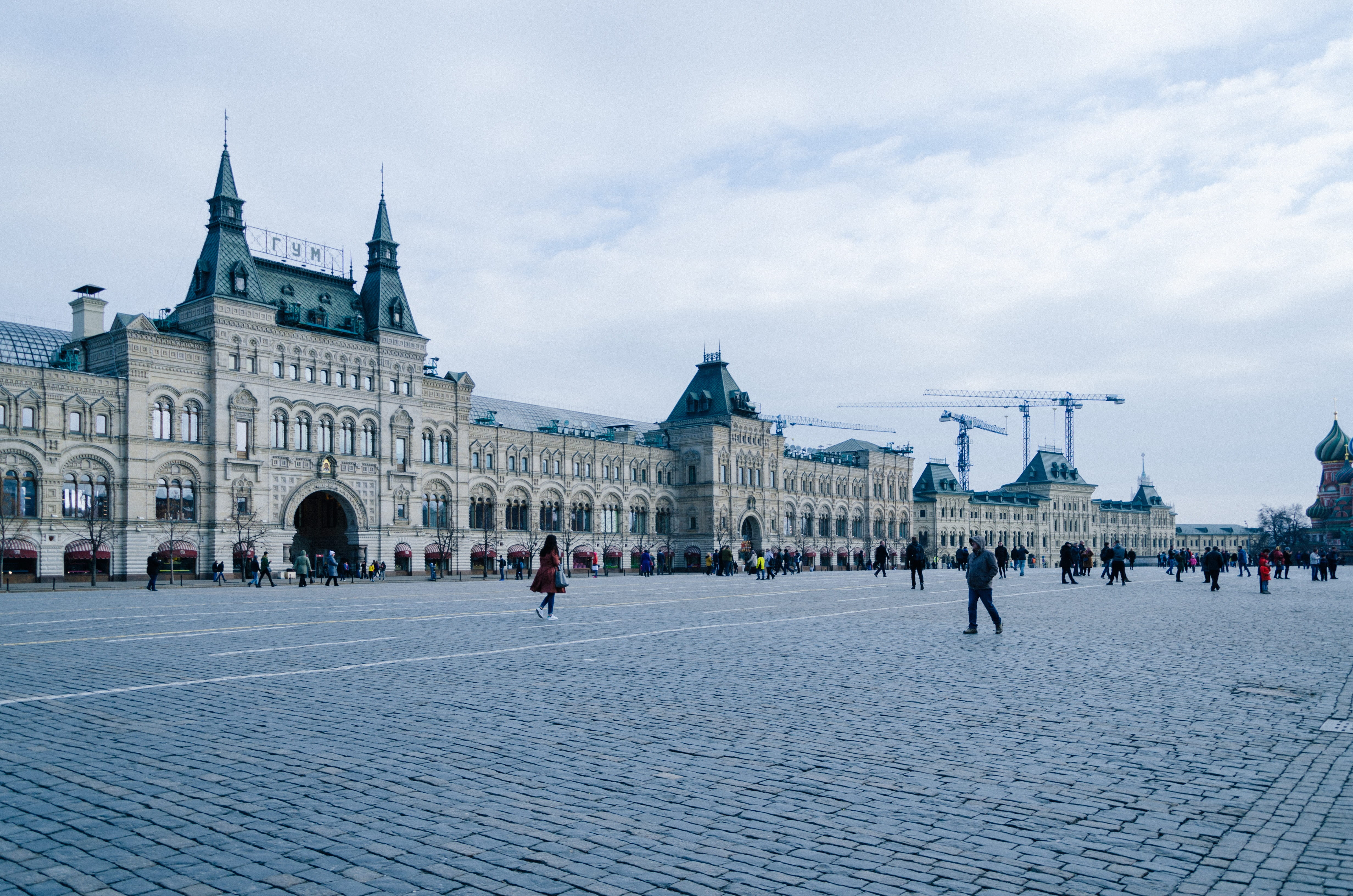 the past, red square, road, crowd, concrete, city, history, museum, historic architecture, travel destinations, women, landmark, department store, street, HD Wallpaper