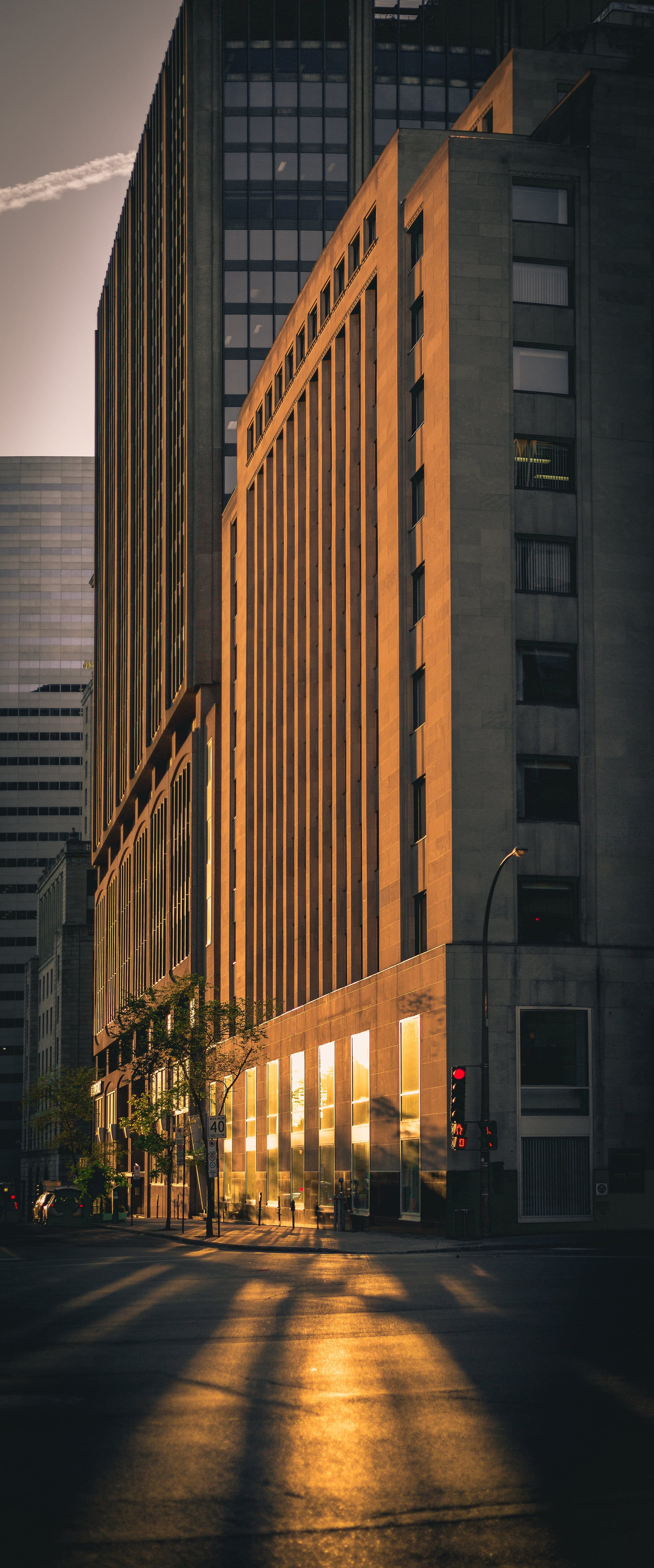 light, 5K, sign, outdoors, golden hour, lines, 505 boulevard rené-lévesque o, montreal, golden, shadow, office building exterior, building exterior, no people, Phone HD Wallpaper