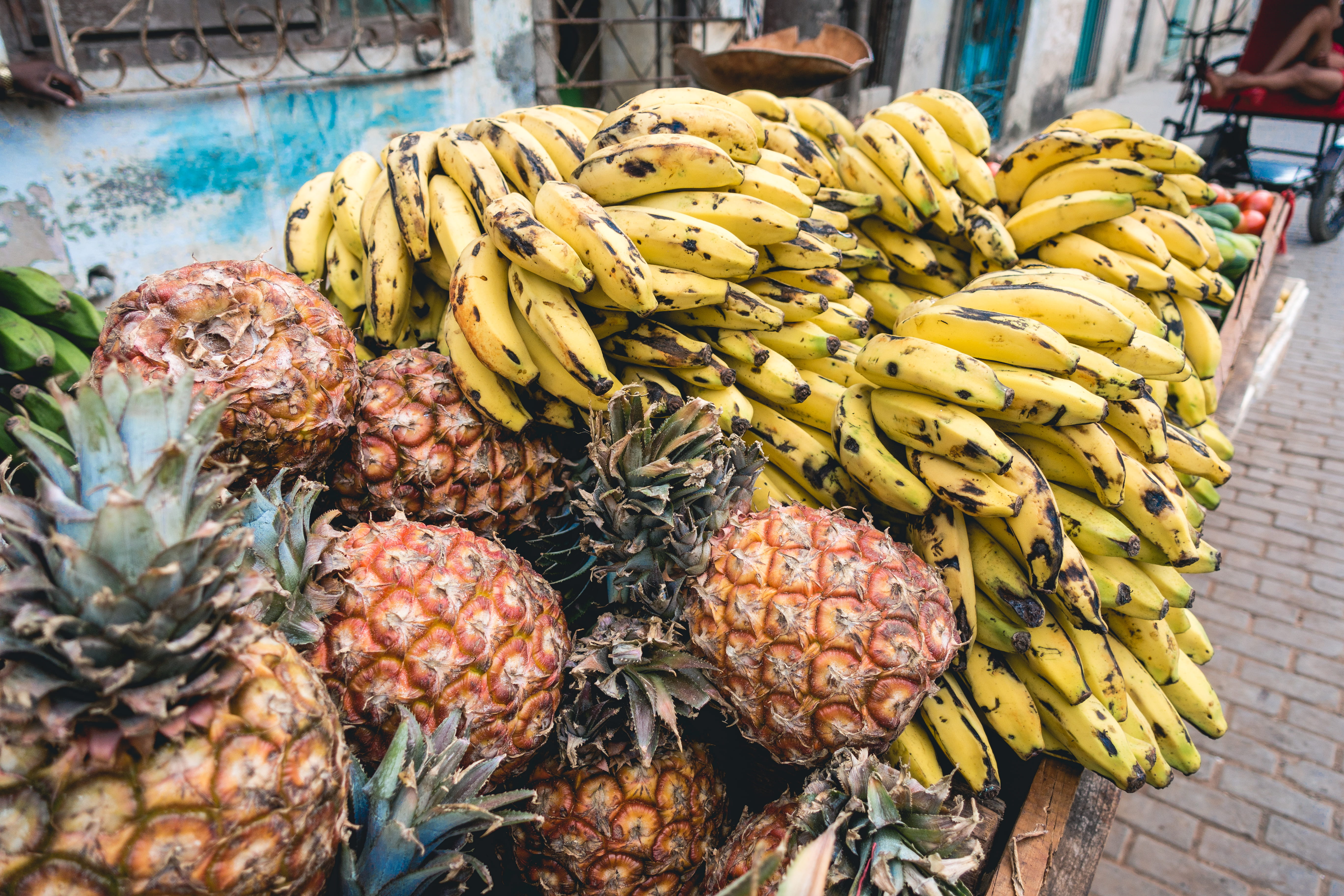 retail, bananas, Cuban, ripe, gourmet, for sale, fruit, abundance, tropical fruit, cuba, yellow, pineapples, market, wellbeing, market stall, outside, day, HD Wallpaper