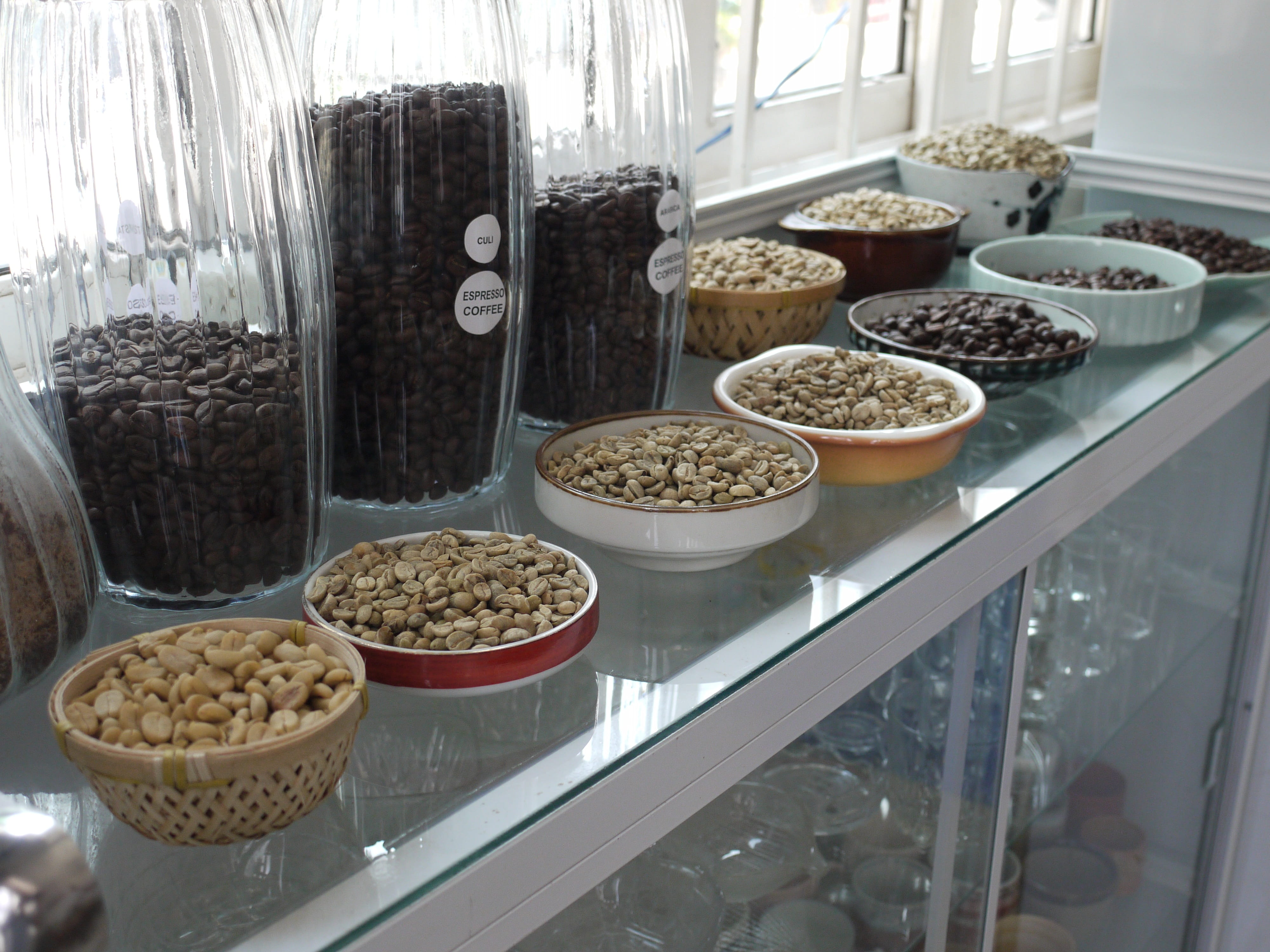 indoors, day, cafe, table, wellbeing, container, cappuccino, retail, retail display, still life, glass - material, freshness, coffeebean, variation, no people, HD Wallpaper