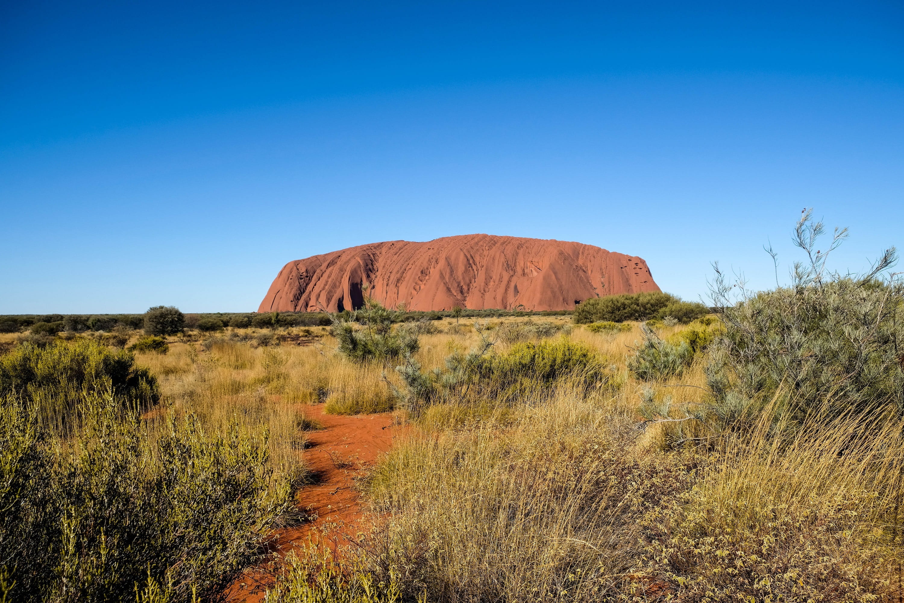 2K, scenic, blue, stone, climate, clear sky, rock, environment, bush, non-urban scene, sunlight, australia, copy space, field, grass, day, geology, northern territory, HD Wallpaper