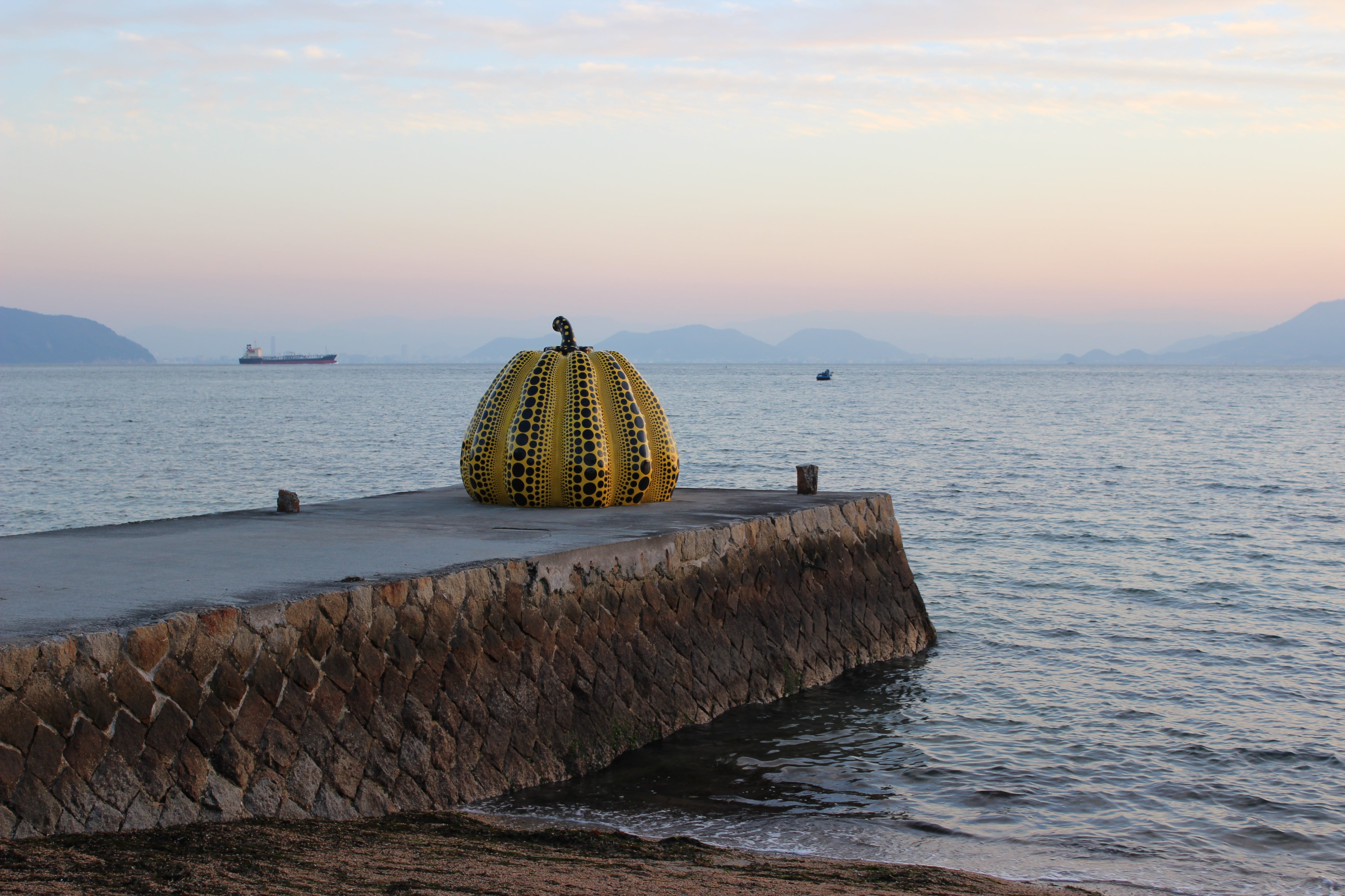 dots, scenics - nature, yellow, no people, 5K, unesco, naoshima, beauty in nature, non-urban scene, kusama, sea, water, sculpture, japan, pumpkin, tranquil scene, HD Wallpaper