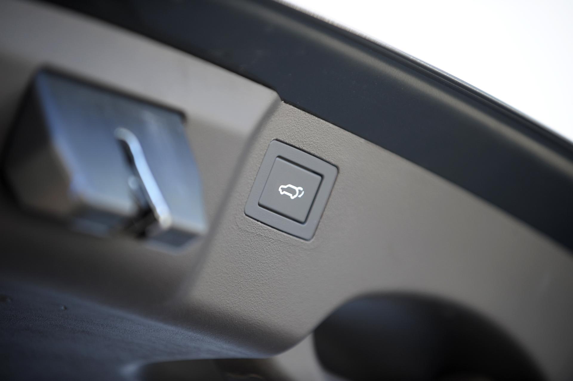 suv, connection, hyundai, wireless technology, equipment, start button, western script, computer network, close-up, electricity, technology, indoors, power supply, HD Wallpaper