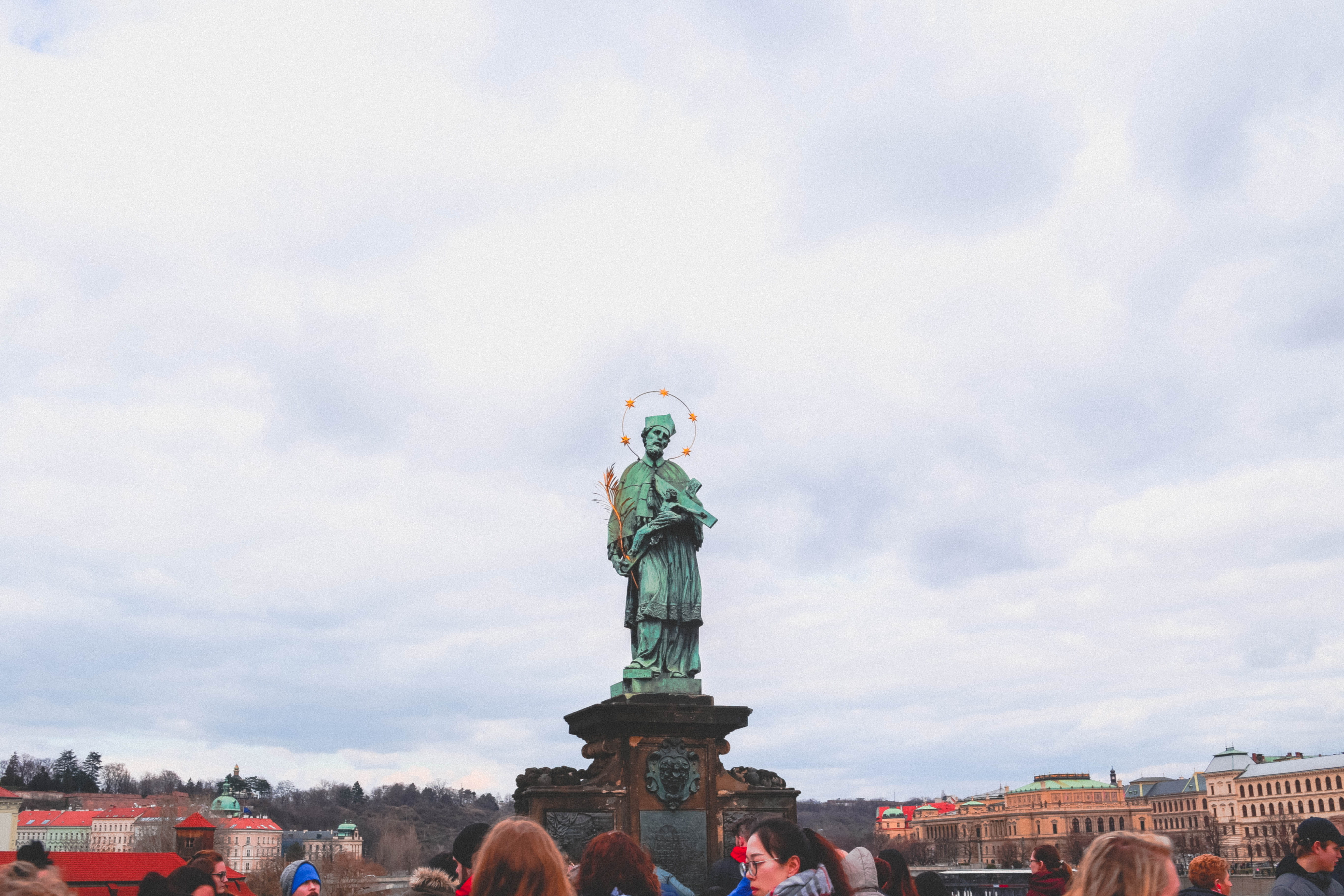 freedom, praha, cloud - sky, nature, cityscape, minimal, czech, female likeness, house, abstract, statue, human representation, buildings, arquitetura, HD Wallpaper