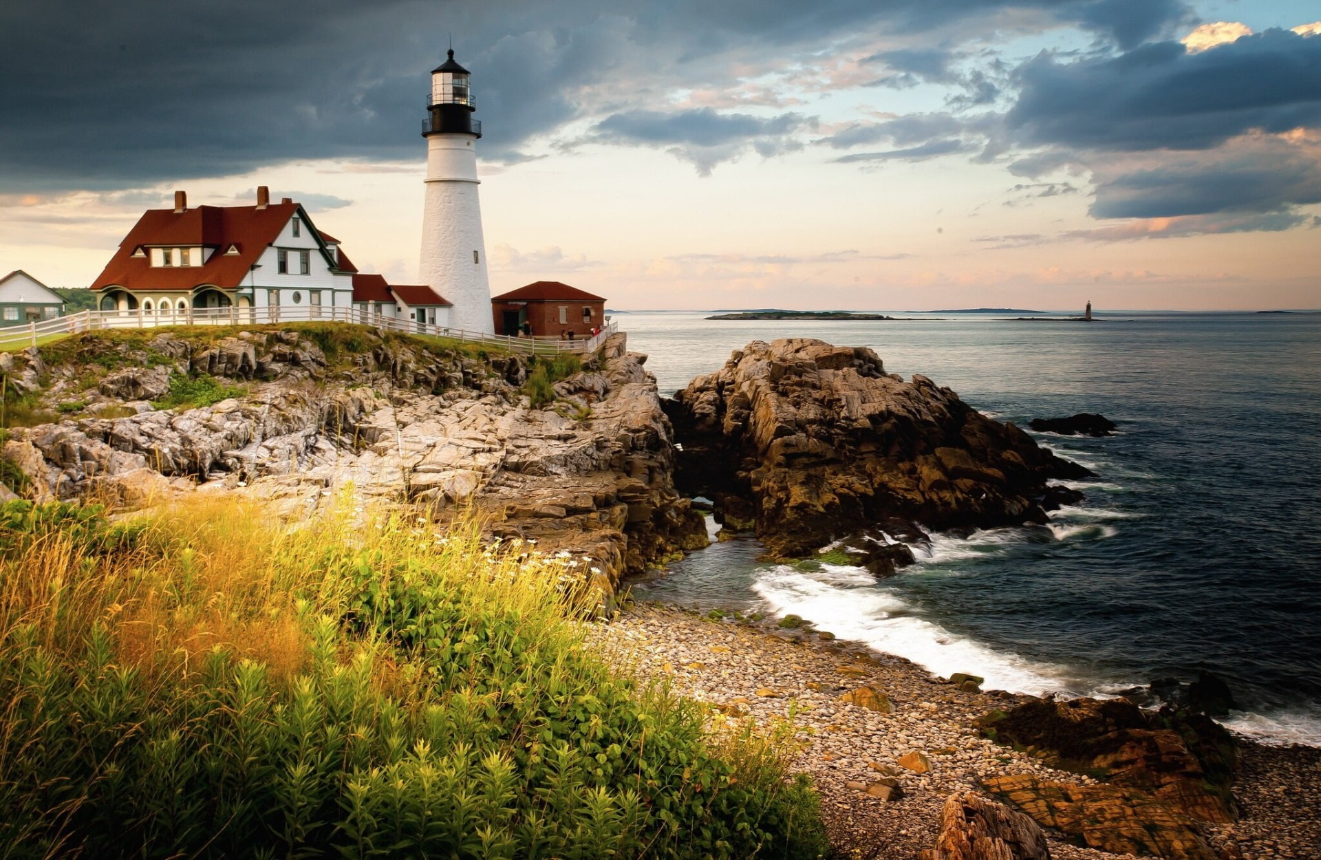 lighthouse, beauty in nature, portland head light download  desktop, protection, water, beach, cloud - sky, nature, sky, no people, built structure, architecture, HD Wallpaper