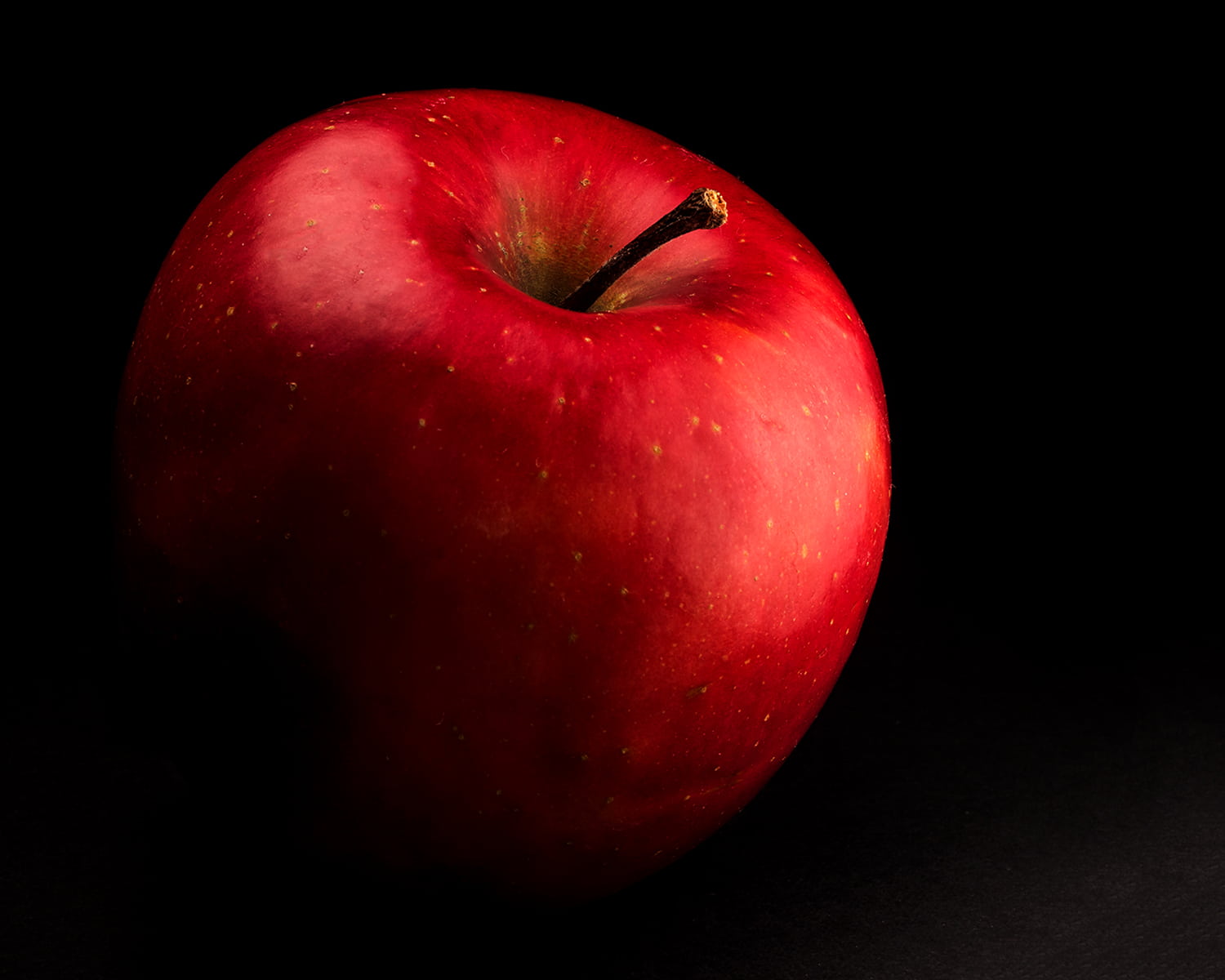wellbeing, black background, food and drink, food, plant stem, nature, apple, fruit, 720P, dieting, no people, organic, healthy Eating, single object, HD Wallpaper