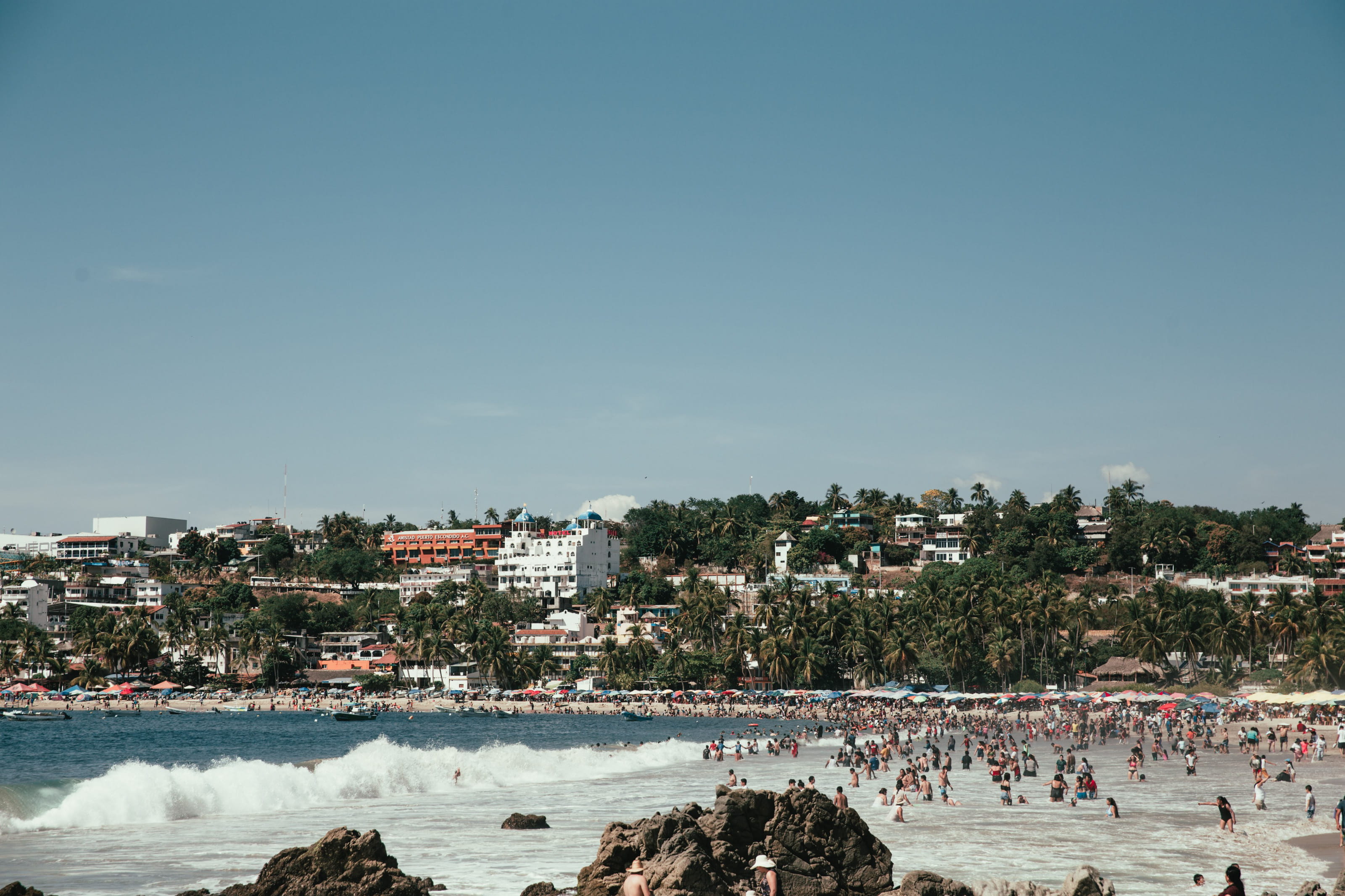 Light, 2K, together, land, lifestyles, beach, panoramic, wave, leisure, Young, shore, Sky, swimwear, enjoyment, Ocean, crashing, group of people, sunshine, HD Wallpaper