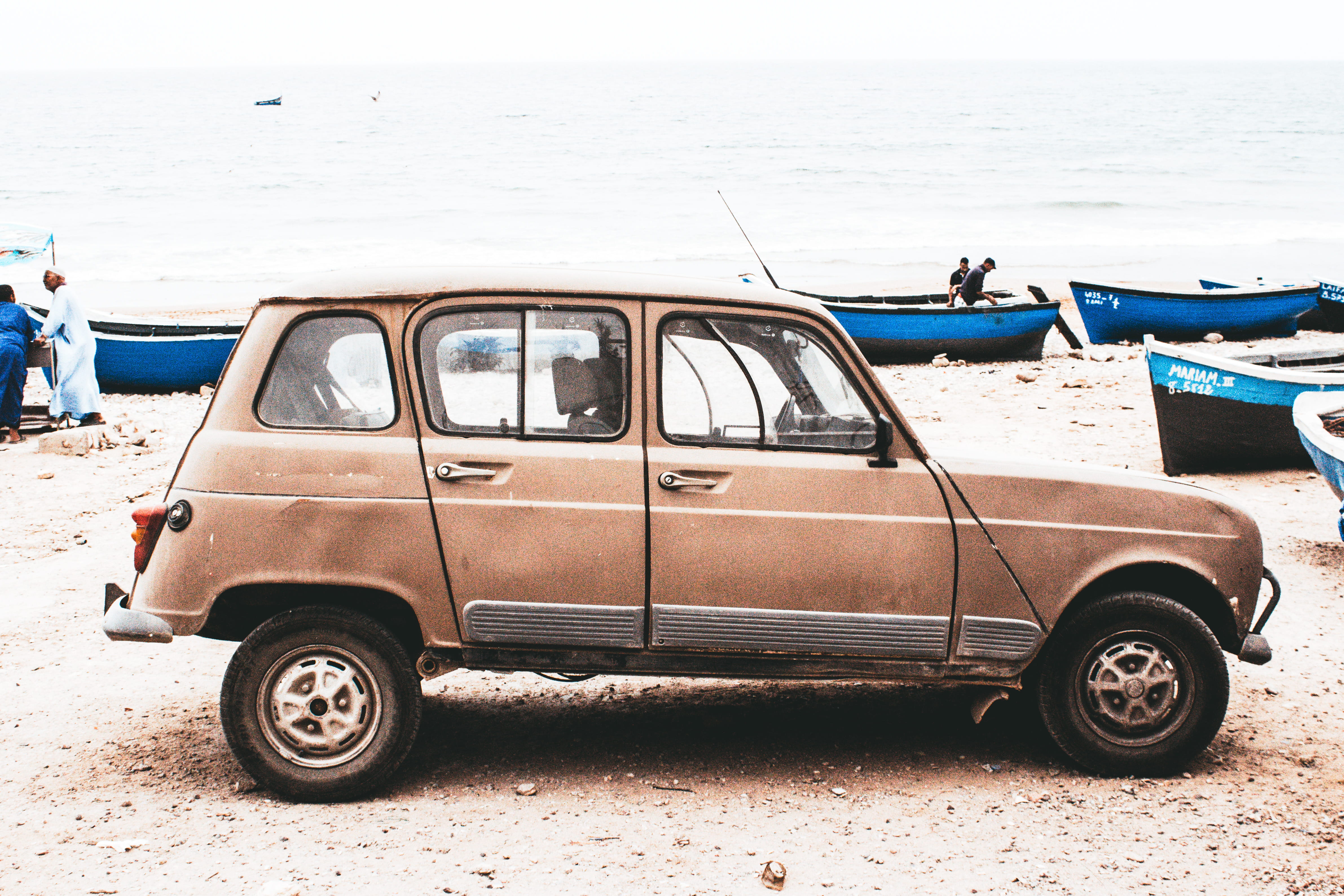real people, nature, transportation, vintagecar, stationary, taghazout, outdoors, land, 4K, vintage, men, car, horizon over water, day, water, HD Wallpaper