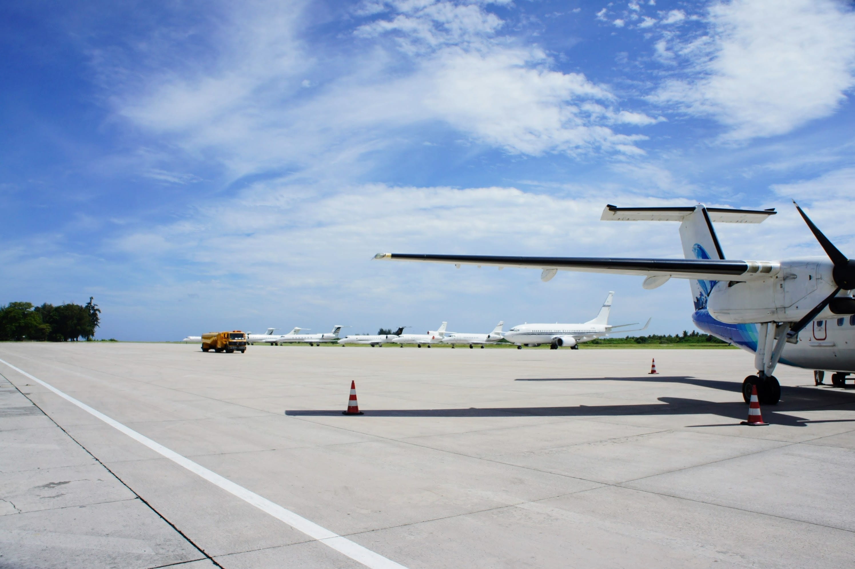 land vehicle, sunlight, airport Runway, mode of Transport, plane, Aircraft, aircraft Wing, sky, public transportation, day, flying, commercial Airplane, HD Wallpaper