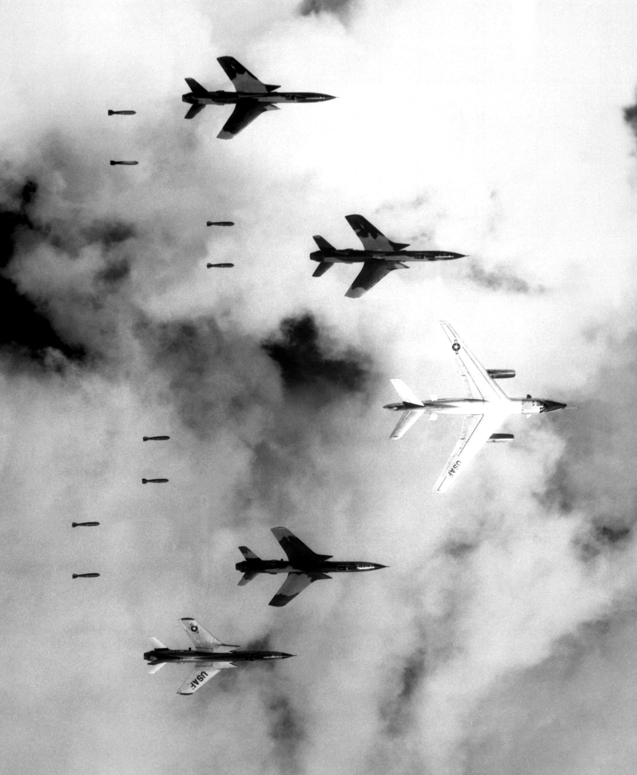 flock of birds, four, airshow, armed Forces, Vietnam War, destroyer, animal, dropping bombs, low angle view, bombs, transportation, mid-air, no people, Phone HD Wallpaper
