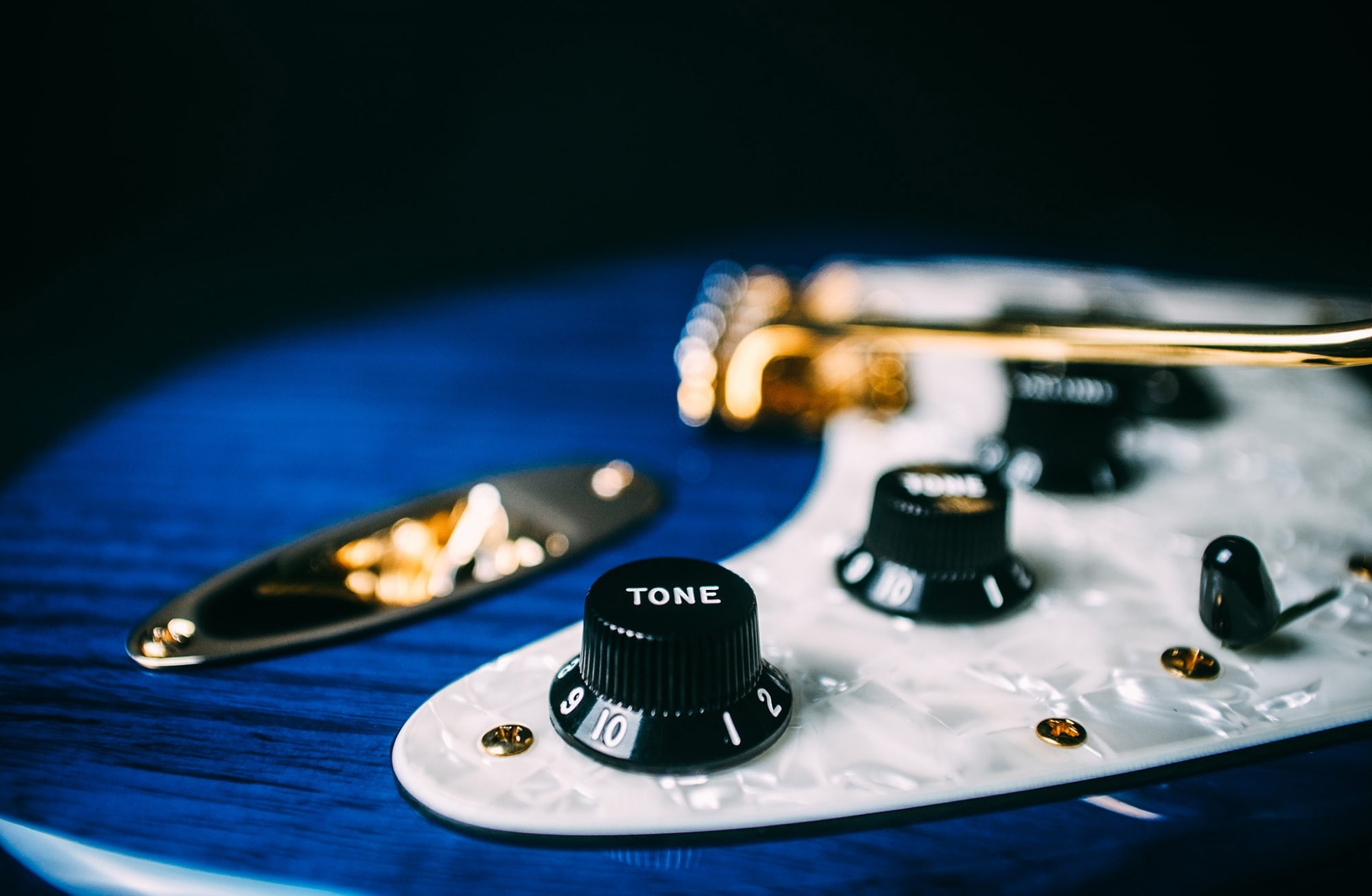 control, white, studio shot, electric, Tone, knob, penacustom, electrical equipment, close-up, selective focus, text, technology, electricguitar, arts culture and entertainment, HD Wallpaper